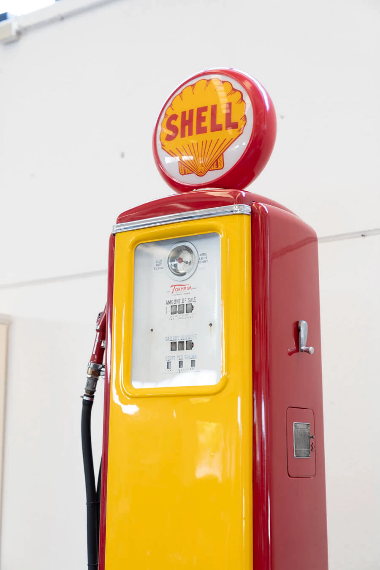 Shell petrol dispenser, 1950s 2