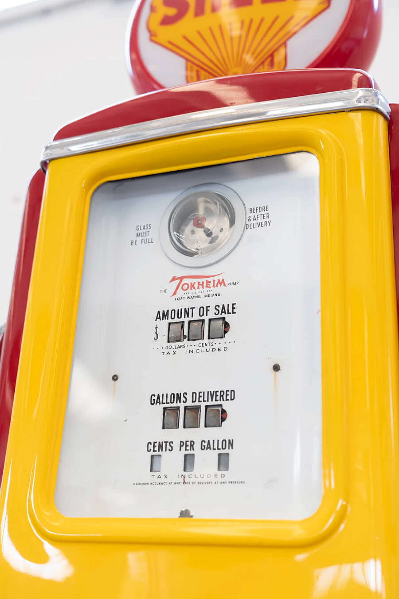 Shell petrol dispenser, 1950s 5