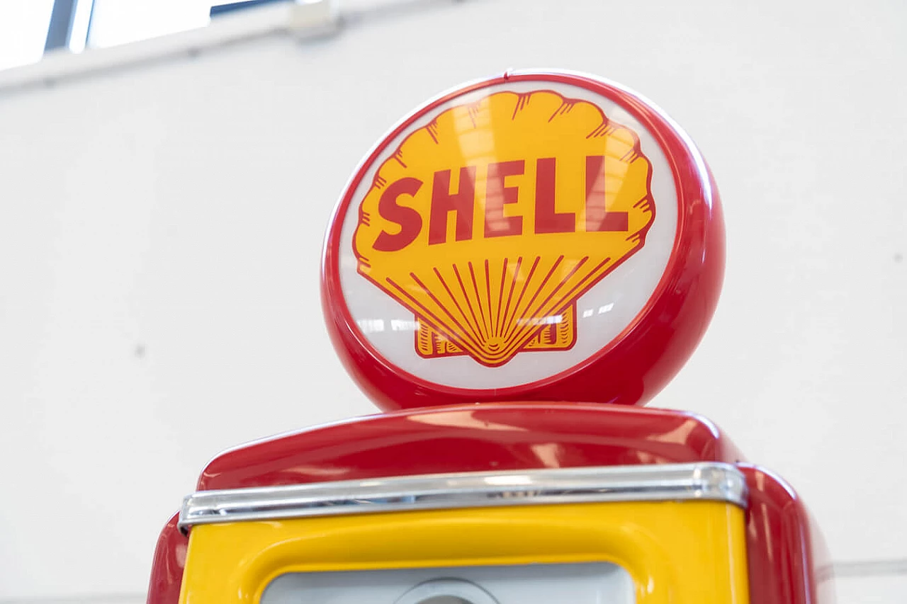 Shell petrol dispenser, 1950s 6