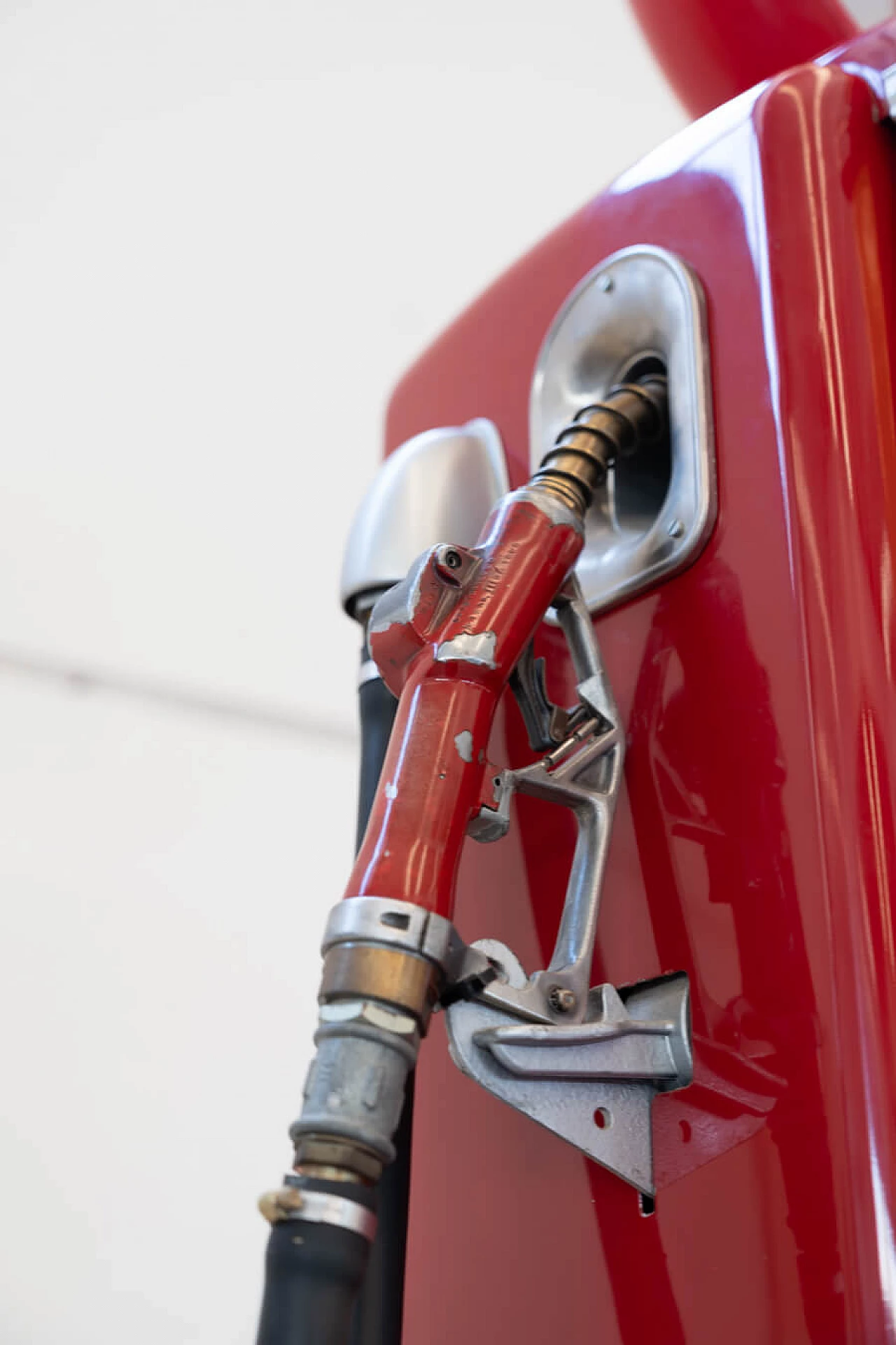 Shell petrol dispenser, 1950s 8