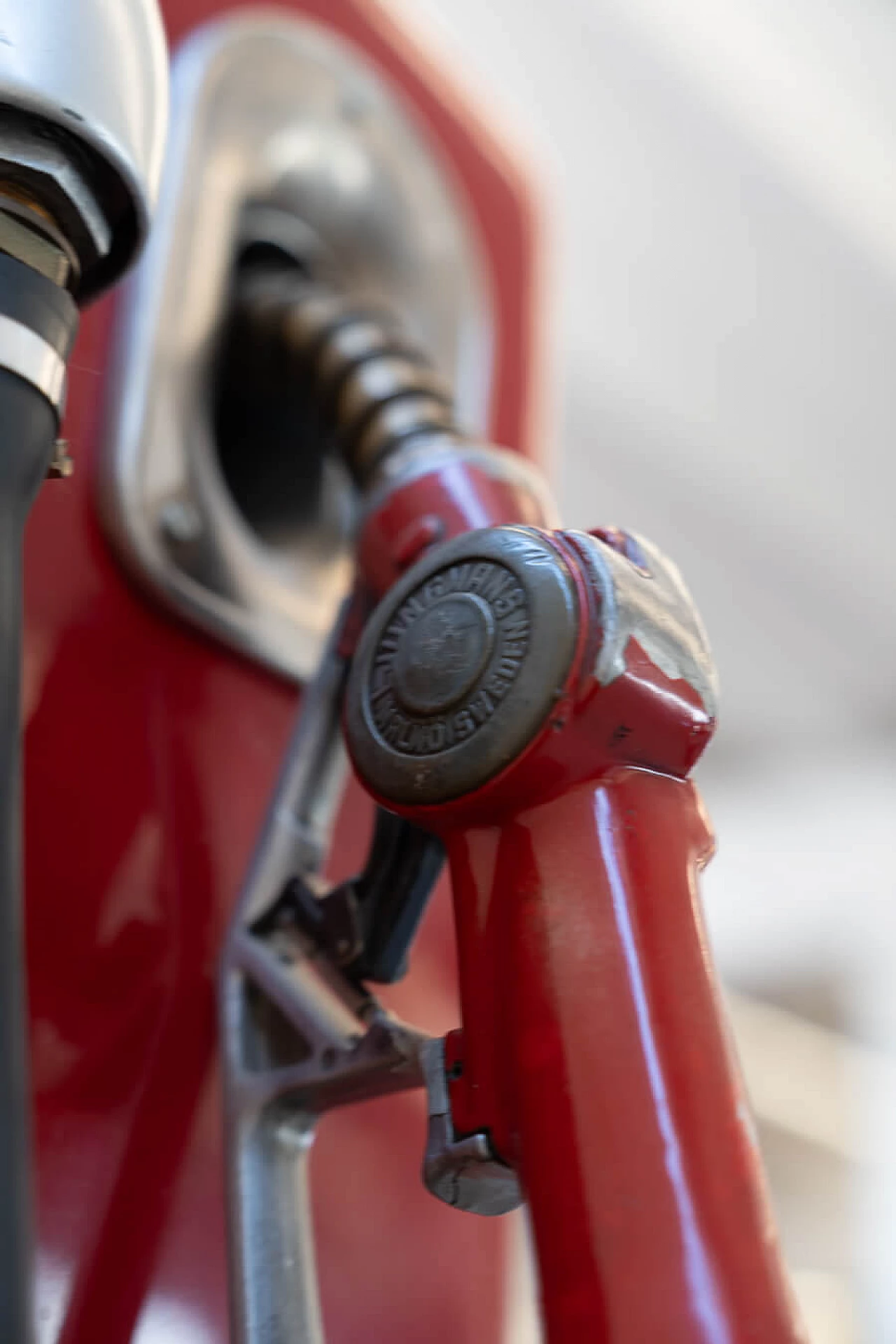 Shell petrol dispenser, 1950s 9