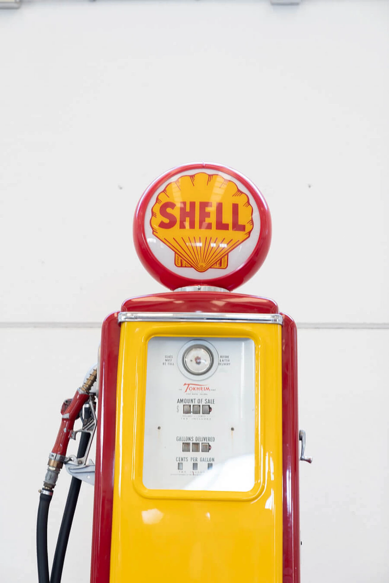 Shell petrol dispenser, 1950s 10