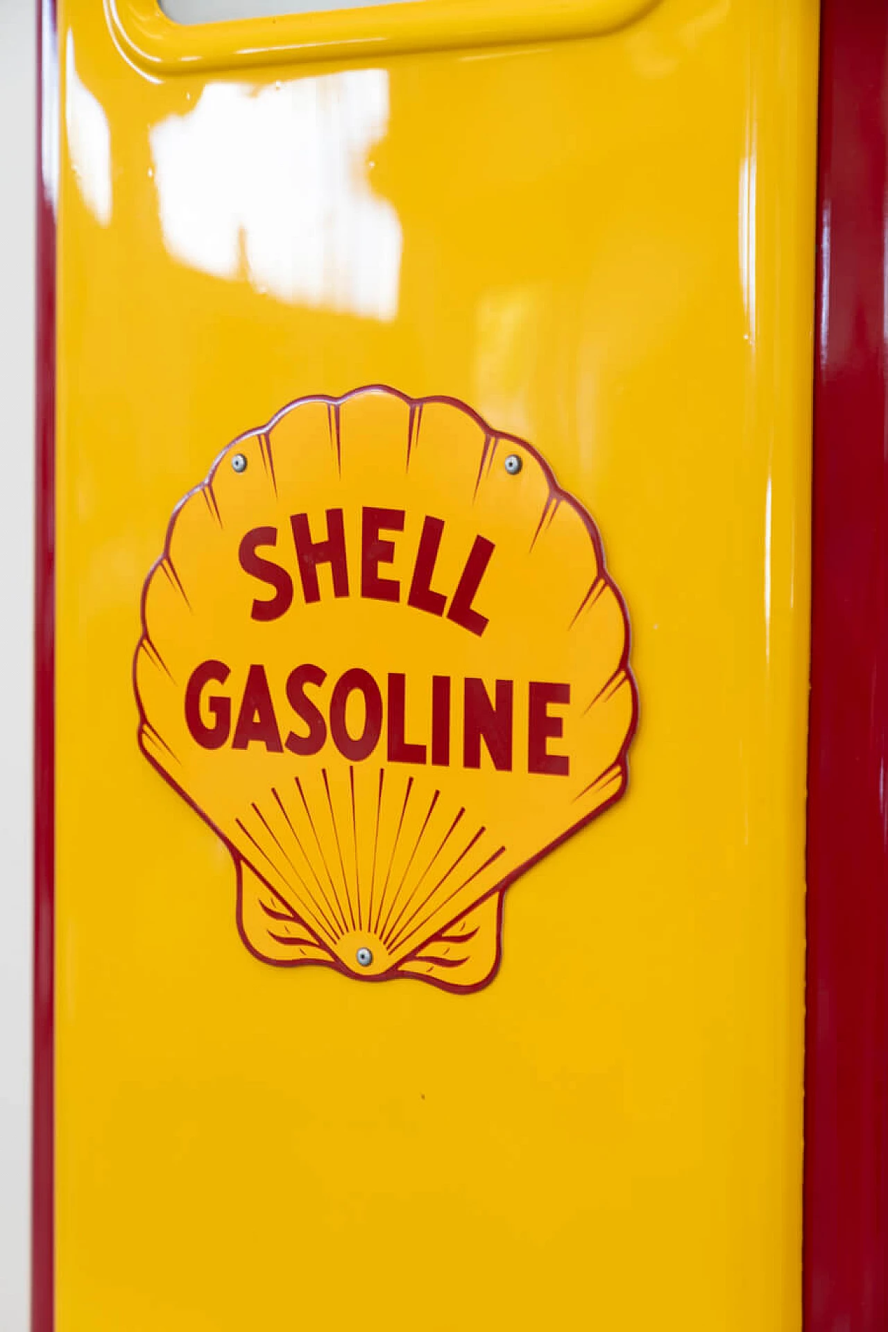 Shell petrol dispenser, 1950s 12