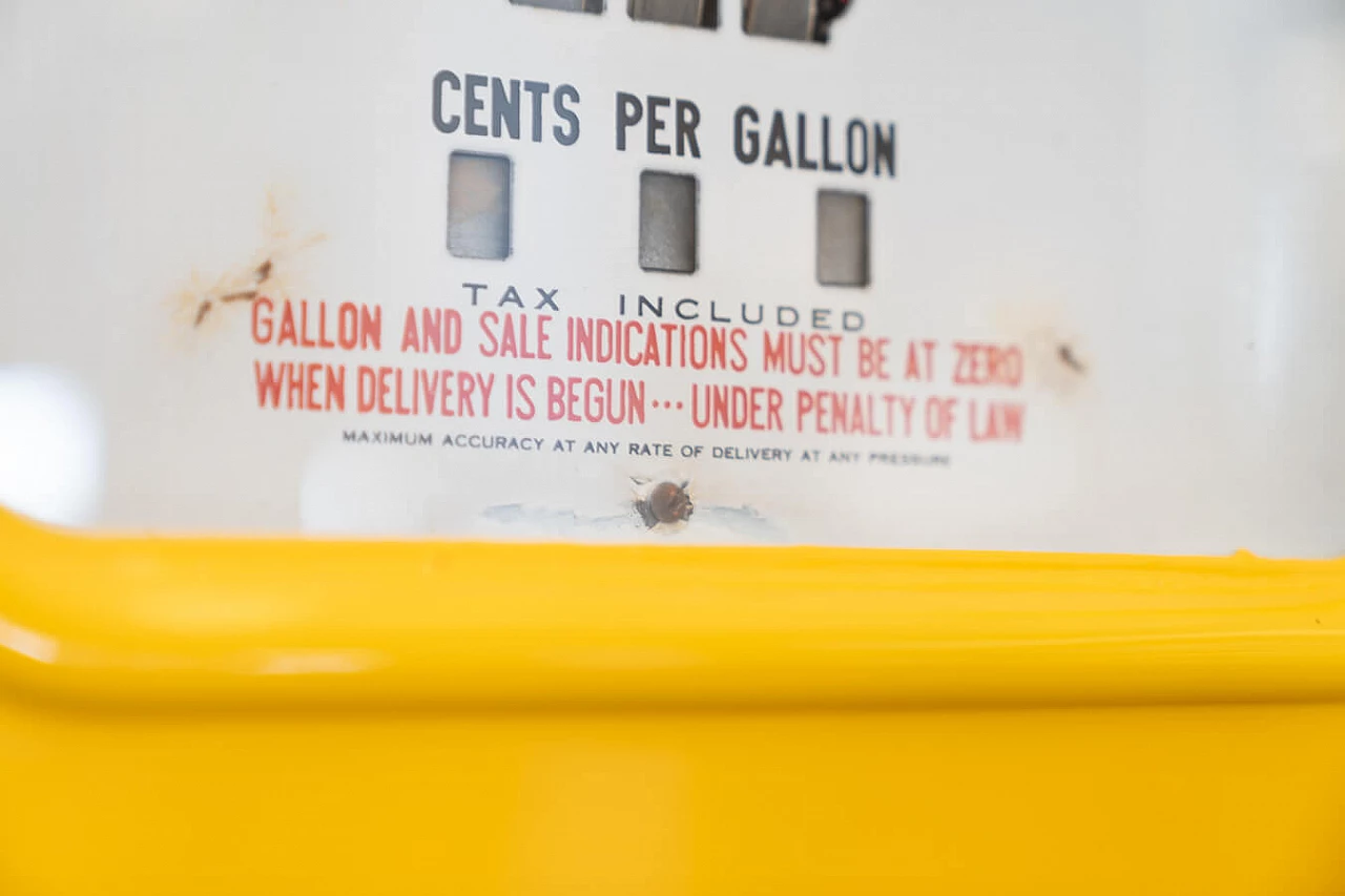 Shell petrol dispenser, 1950s 14