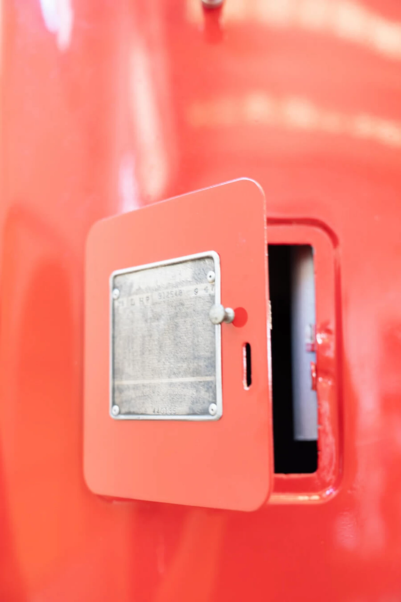 Shell petrol dispenser, 1950s 16