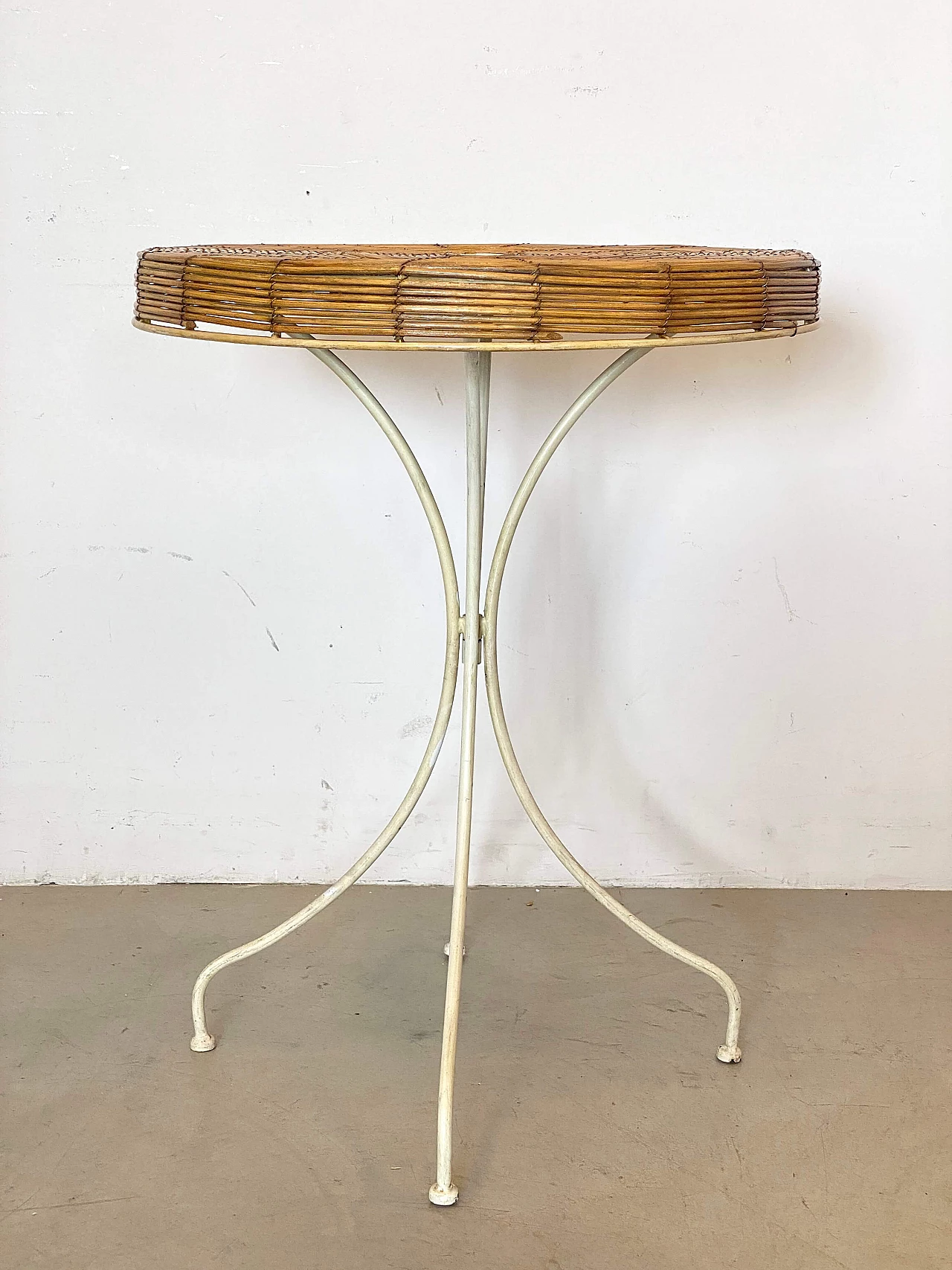 White wrought iron and reed side table, 1970s 1