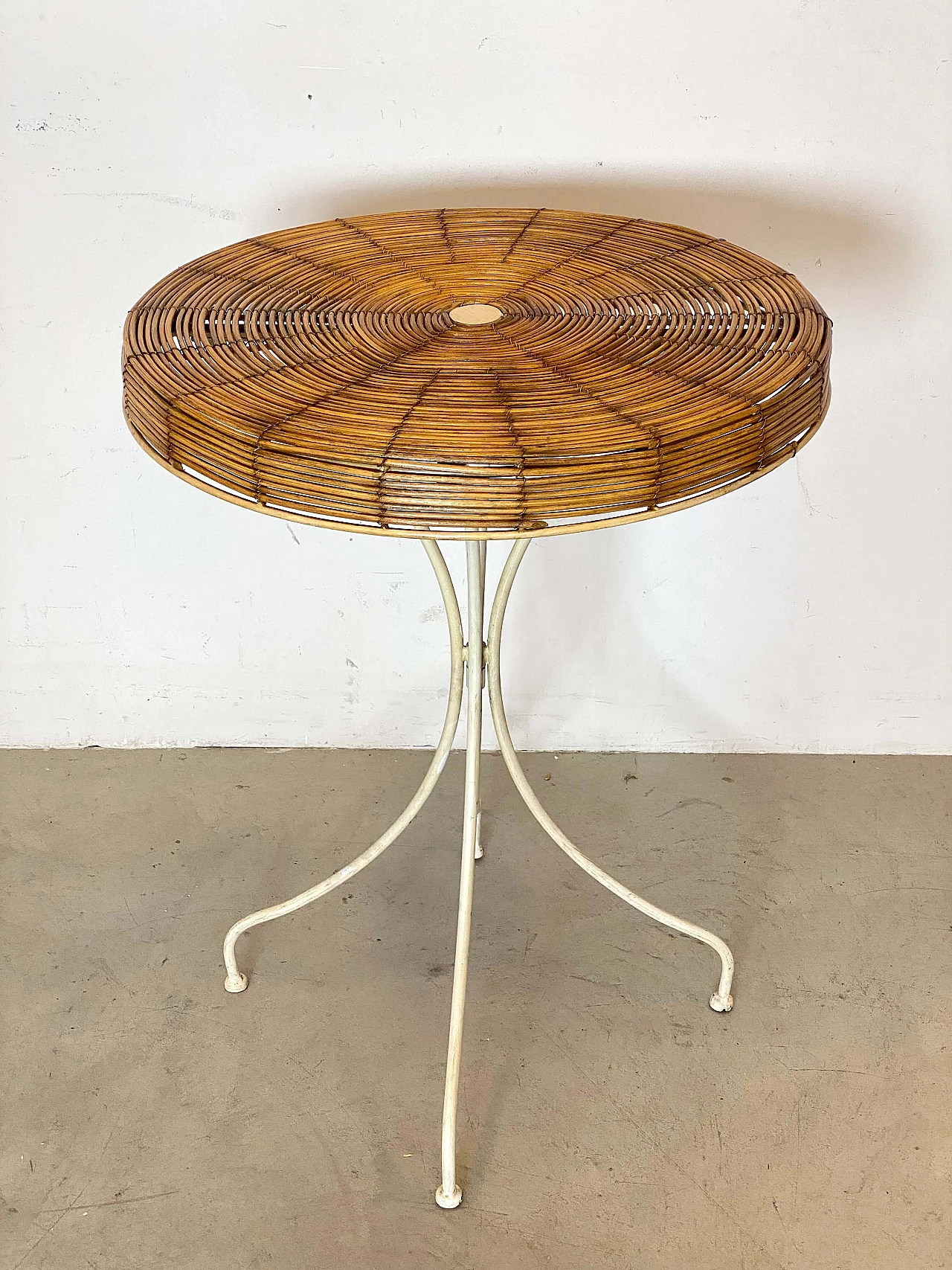 White wrought iron and reed side table, 1970s 2
