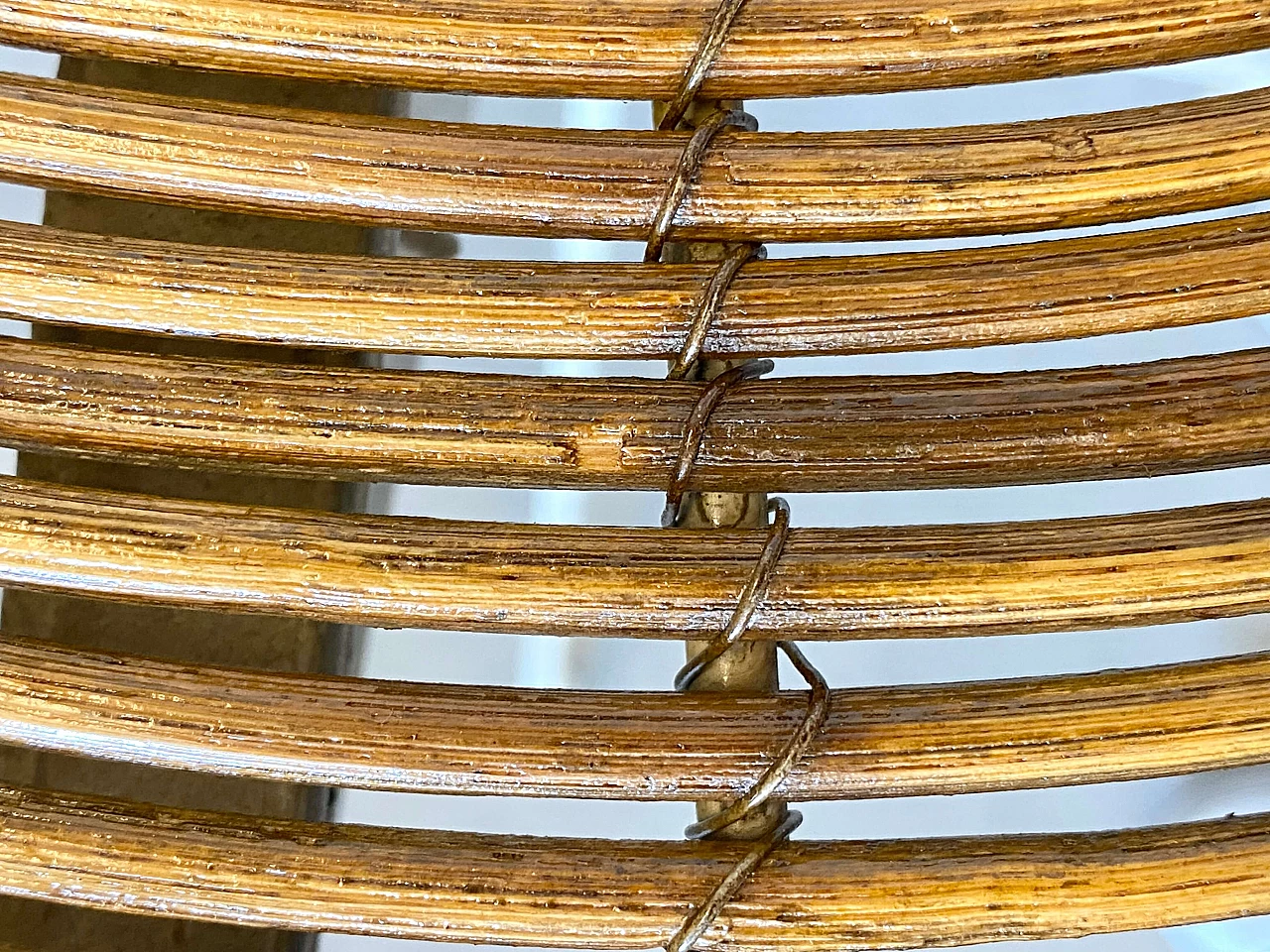 Tavolino in ferro battuto bianco e giunco, anni '70 8