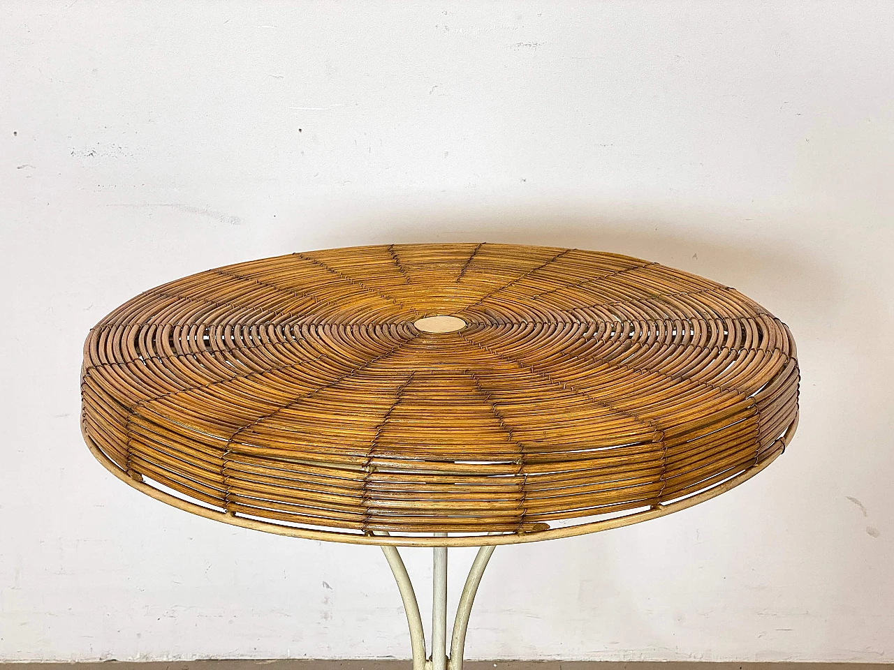White wrought iron and reed side table, 1970s 10