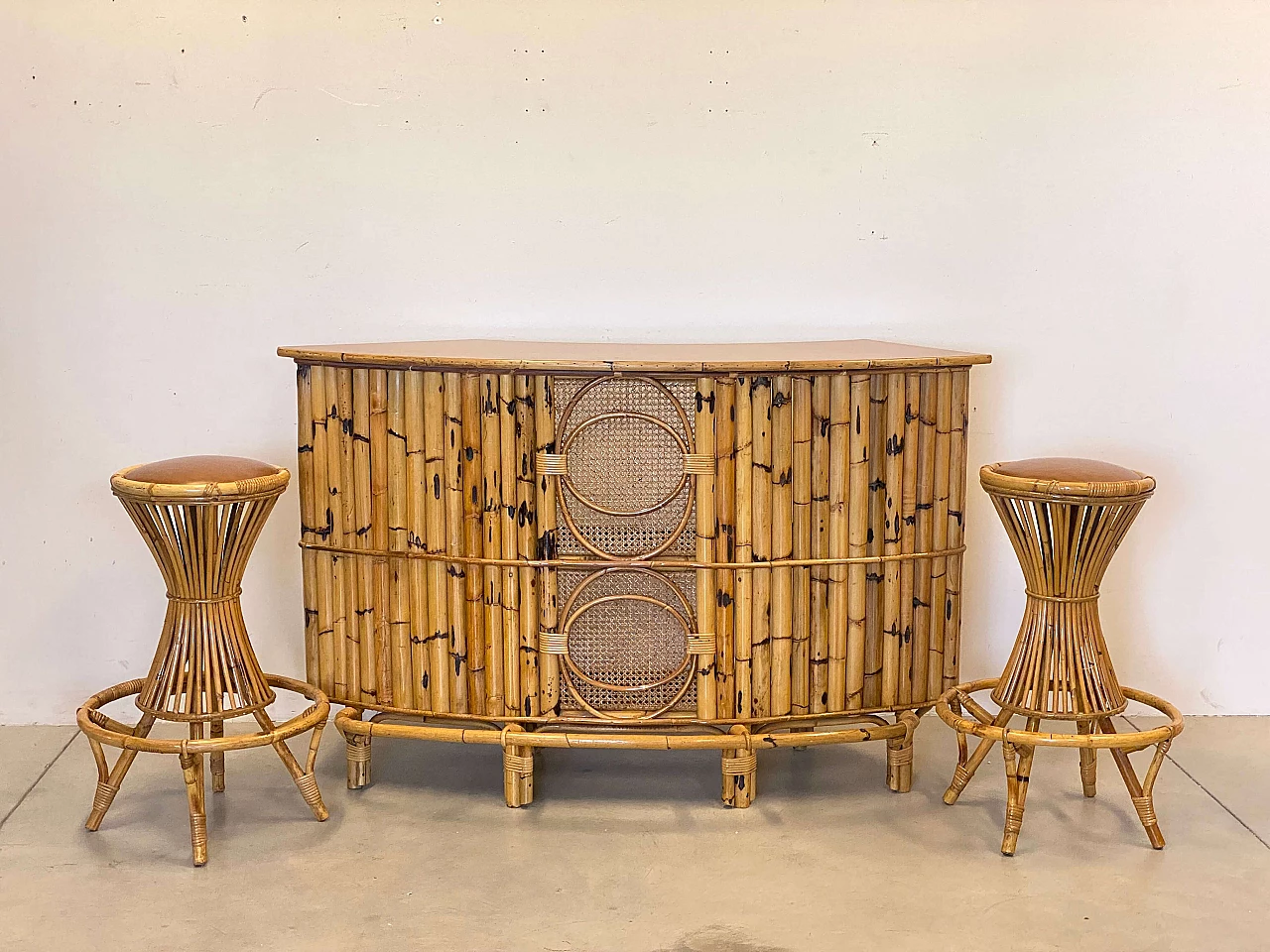 Reed and bamboo bar cabinet and pair of stools, 1970s 1