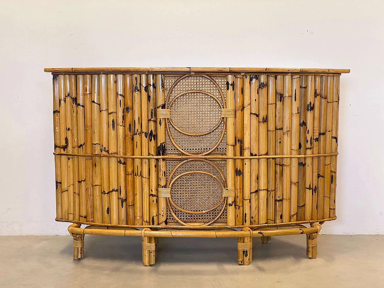 Reed and bamboo bar cabinet and pair of stools, 1970s 5