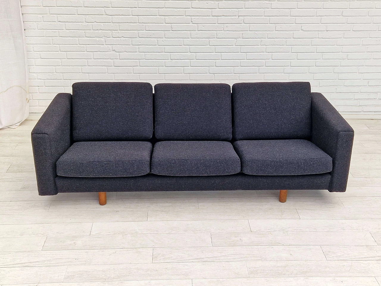 GE300 sofa by Hans J. Wegner for Getama, 1960s 3