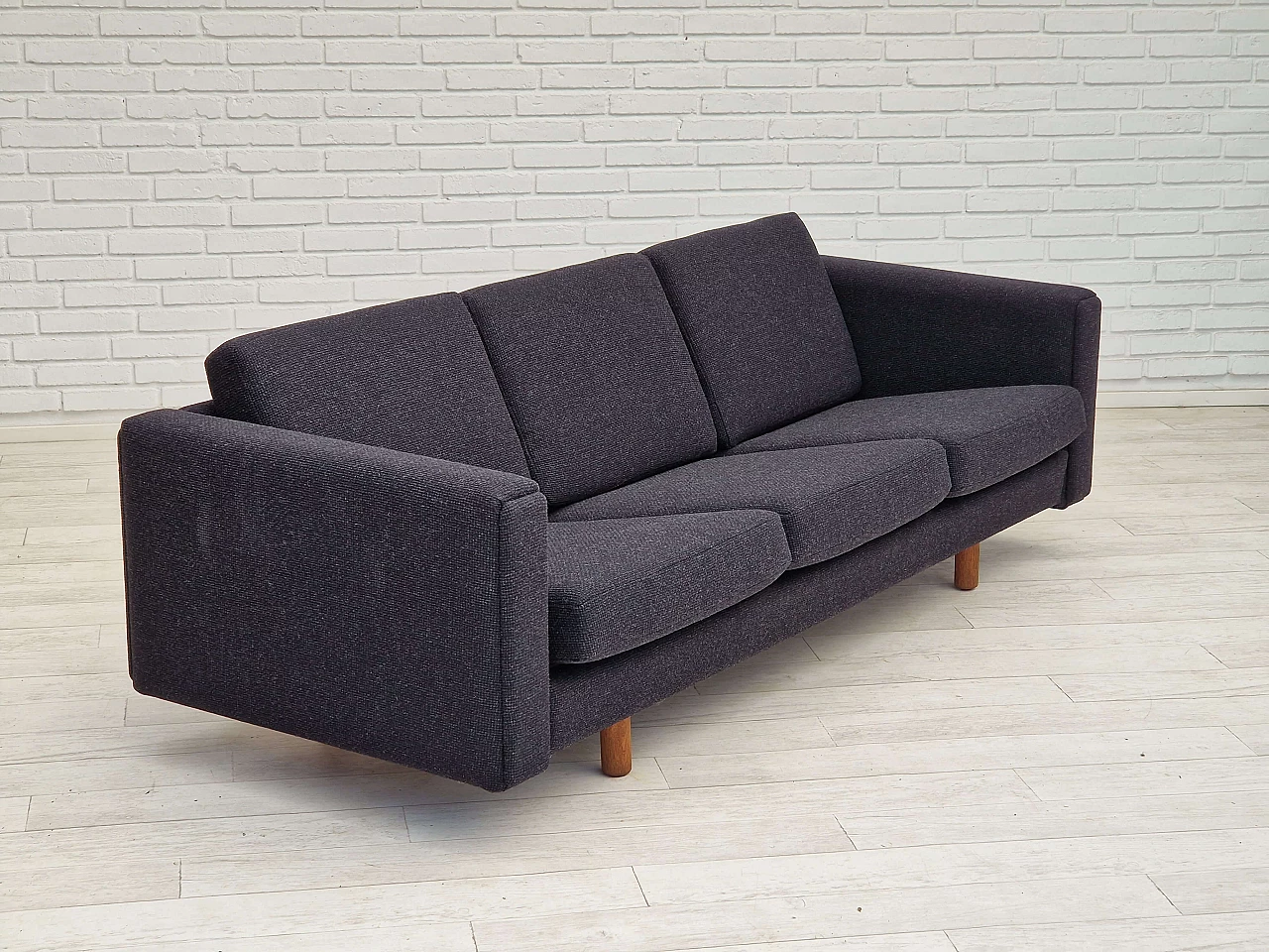 GE300 sofa by Hans J. Wegner for Getama, 1960s 4