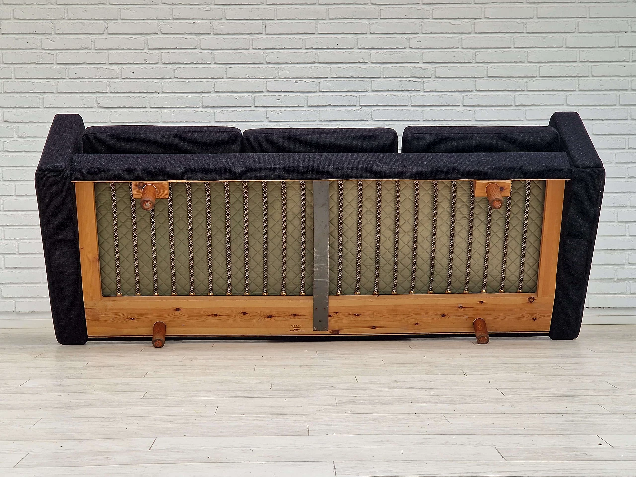 GE300 sofa by Hans J. Wegner for Getama, 1960s 11