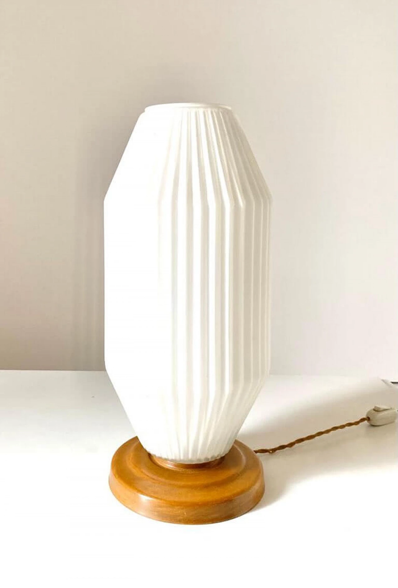 Table lamp in Art Deco style made of glass and wood, 1940s 12