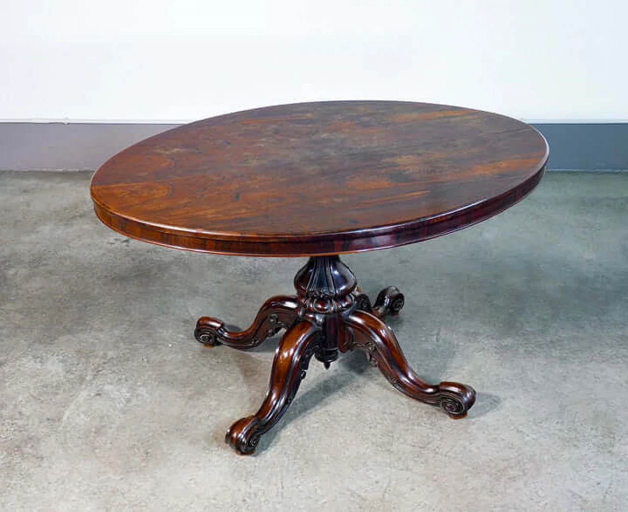 Victorian oval rosewood table, 19th century 1