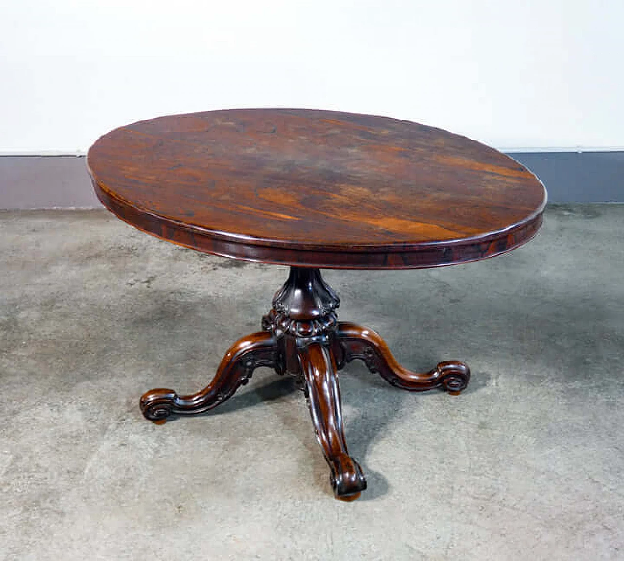 Victorian oval rosewood table, 19th century 4