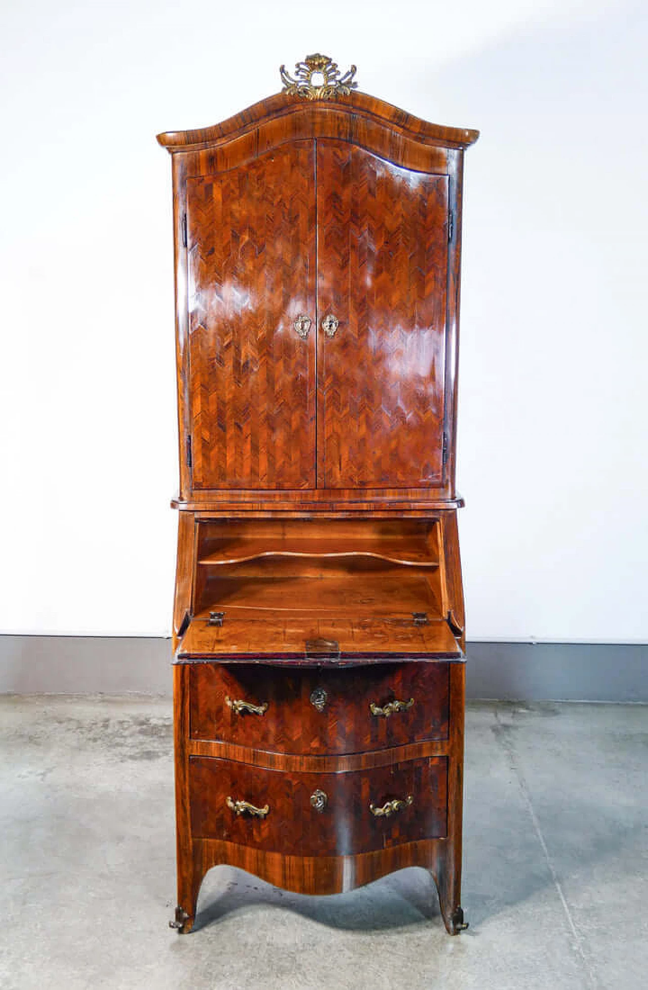 Louis XV bois de rose and rosewood paneled trumeau, 18th century 3