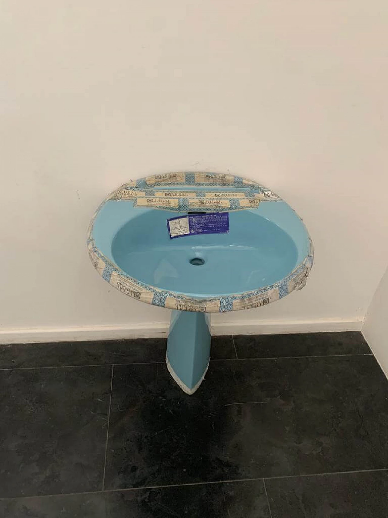 Lavabo Ellisse azzurro di Ideal Standard, anni '70 2