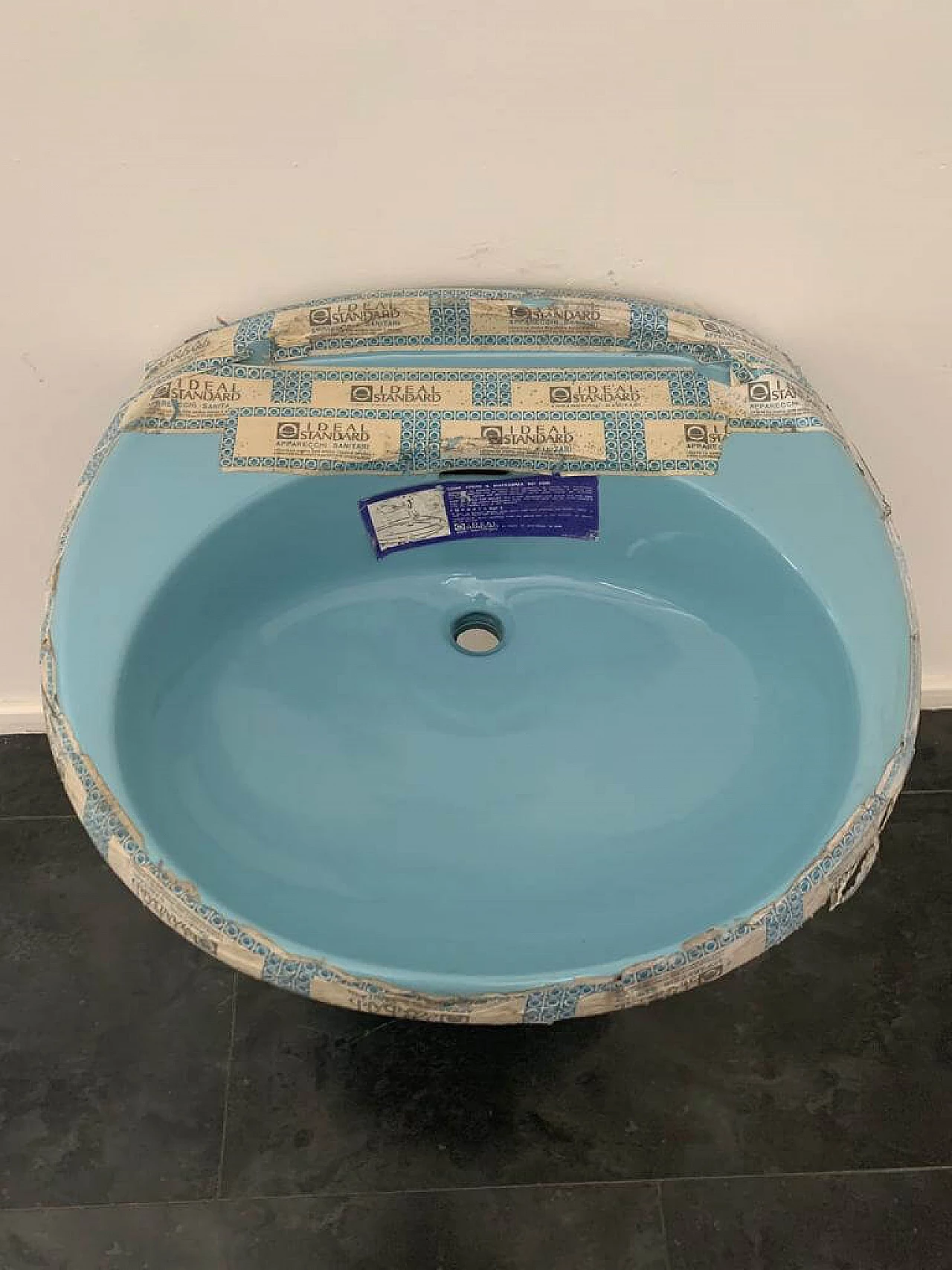 Lavabo Ellisse azzurro di Ideal Standard, anni '70 5