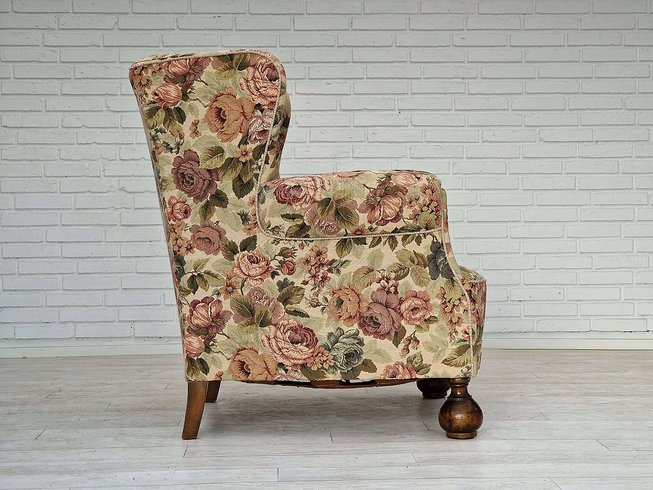 Danish floral patterned armchair with oak legs, 1950s 4