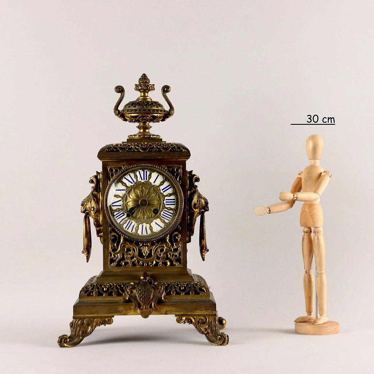 Eclectic gilded and openwork bronze table clock, late 19th century 2