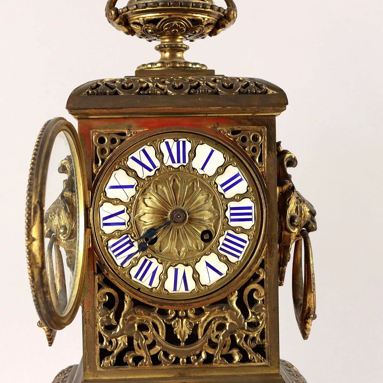 Eclectic gilded and openwork bronze table clock, late 19th century 4