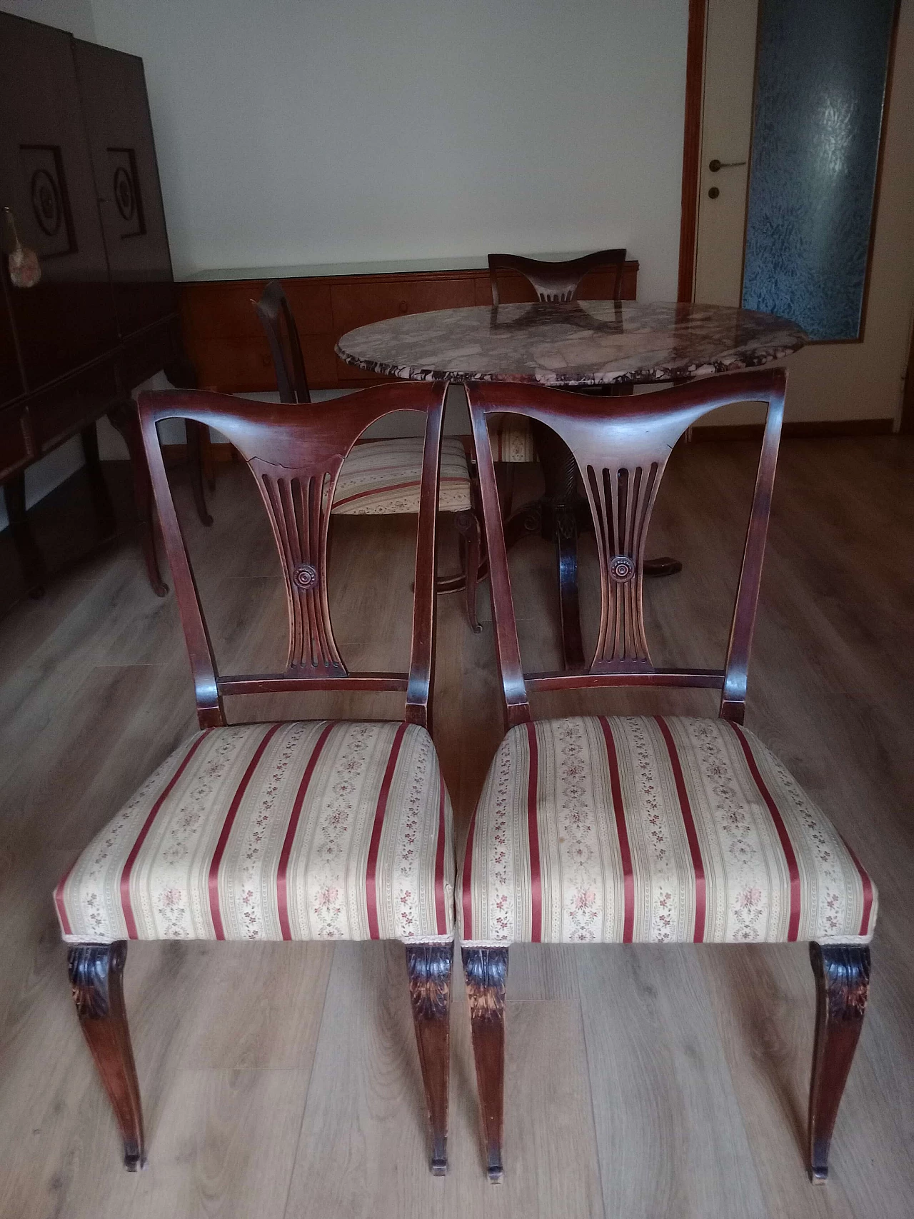 4 Sedie e tavolo rotondo in mogano e marmo Calacatta viola di Fratelli Barni Mobili d’Arte Seveso, anni '50 12