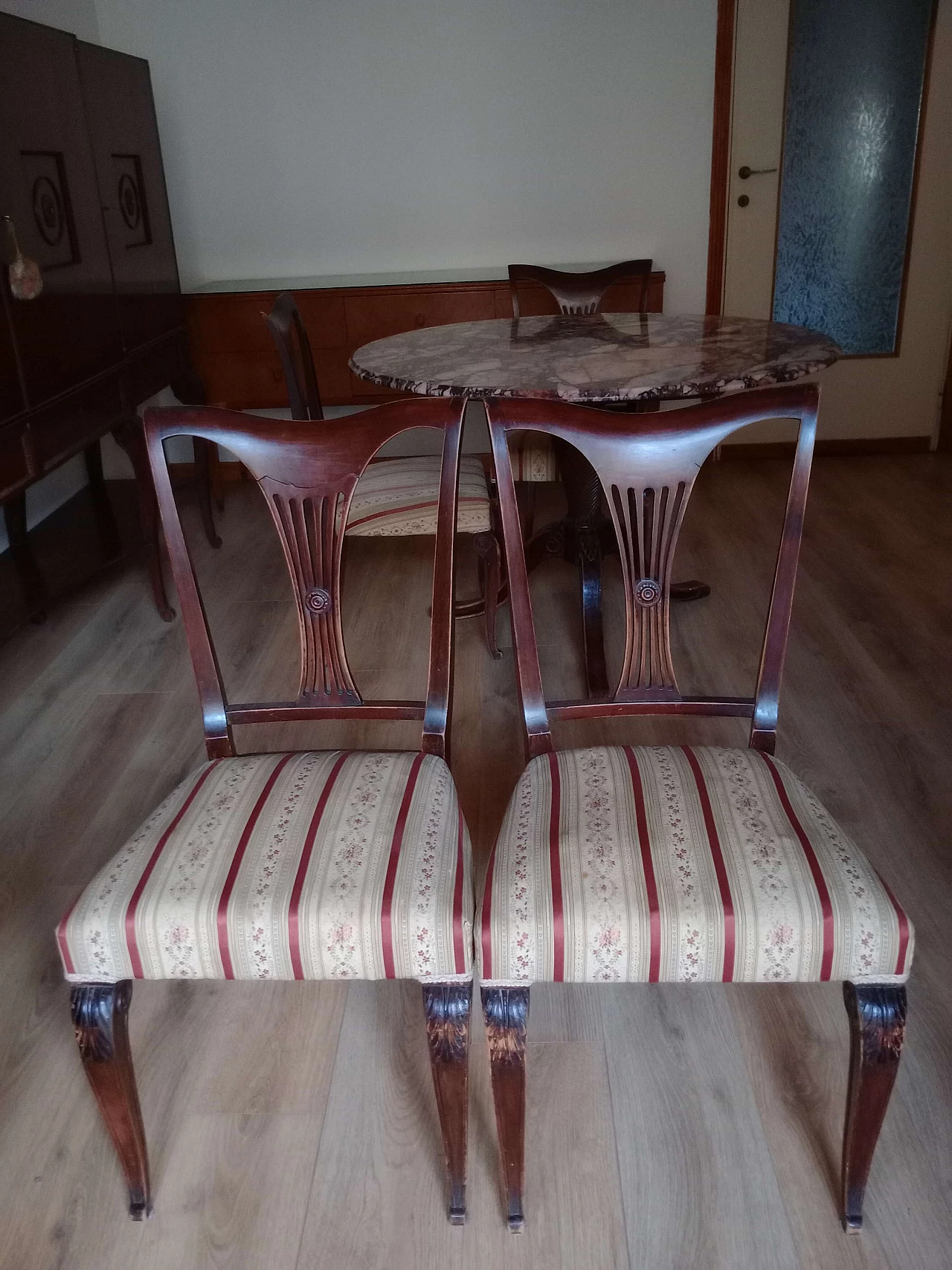 4 Chairs and round table in mahogany and purple Calacatta marble by Fratelli Barni Mobili d'Arte Seveso, 1950s 12