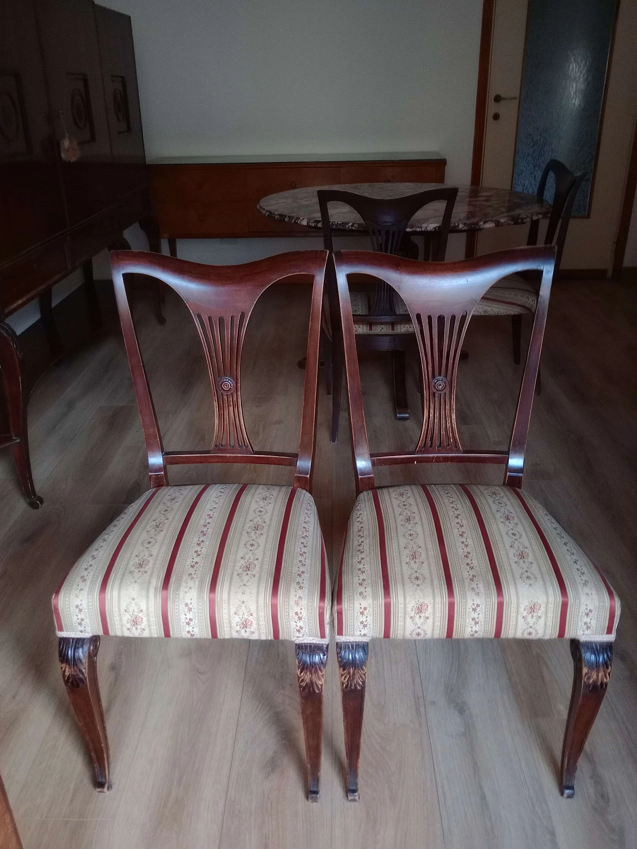4 Sedie e tavolo rotondo in mogano e marmo Calacatta viola di Fratelli Barni Mobili d’Arte Seveso, anni '50 13