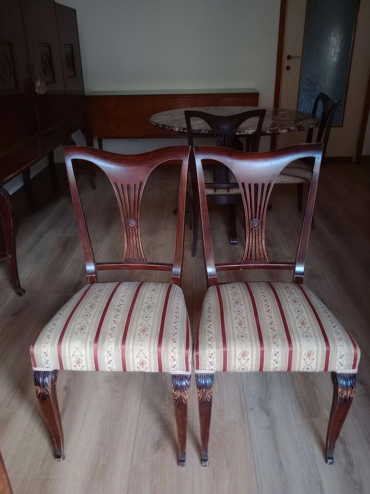 4 Chairs and round table in mahogany and purple Calacatta marble by Fratelli Barni Mobili d'Arte Seveso, 1950s 13