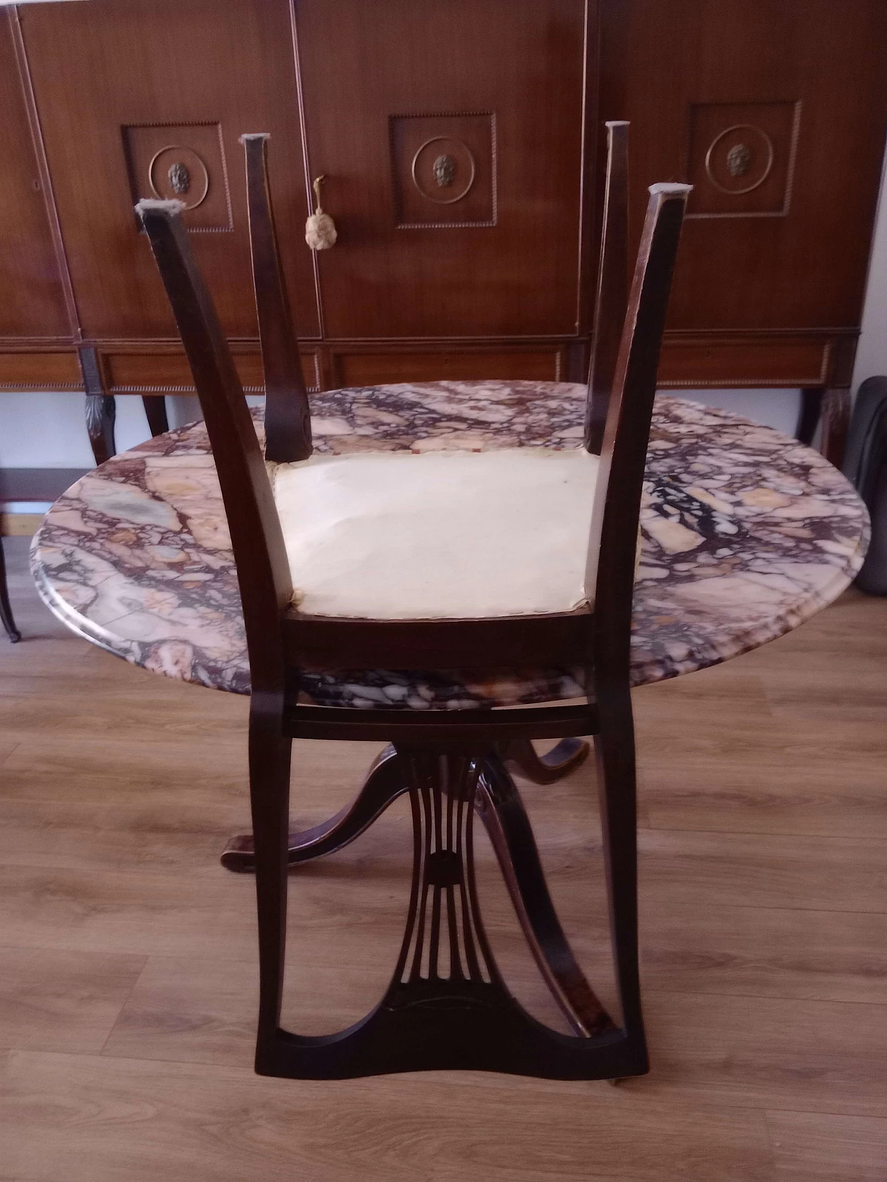 4 Sedie e tavolo rotondo in mogano e marmo Calacatta viola di Fratelli Barni Mobili d’Arte Seveso, anni '50 16