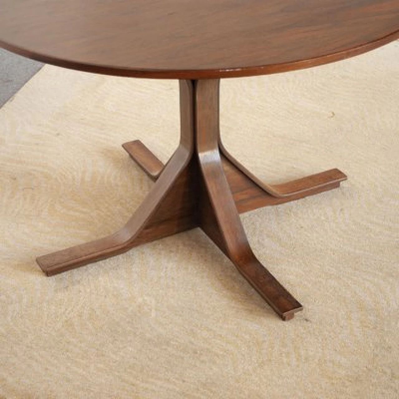 Rosewood round table 522 by Gianfranco Frattini for Bernini, 1960s 3