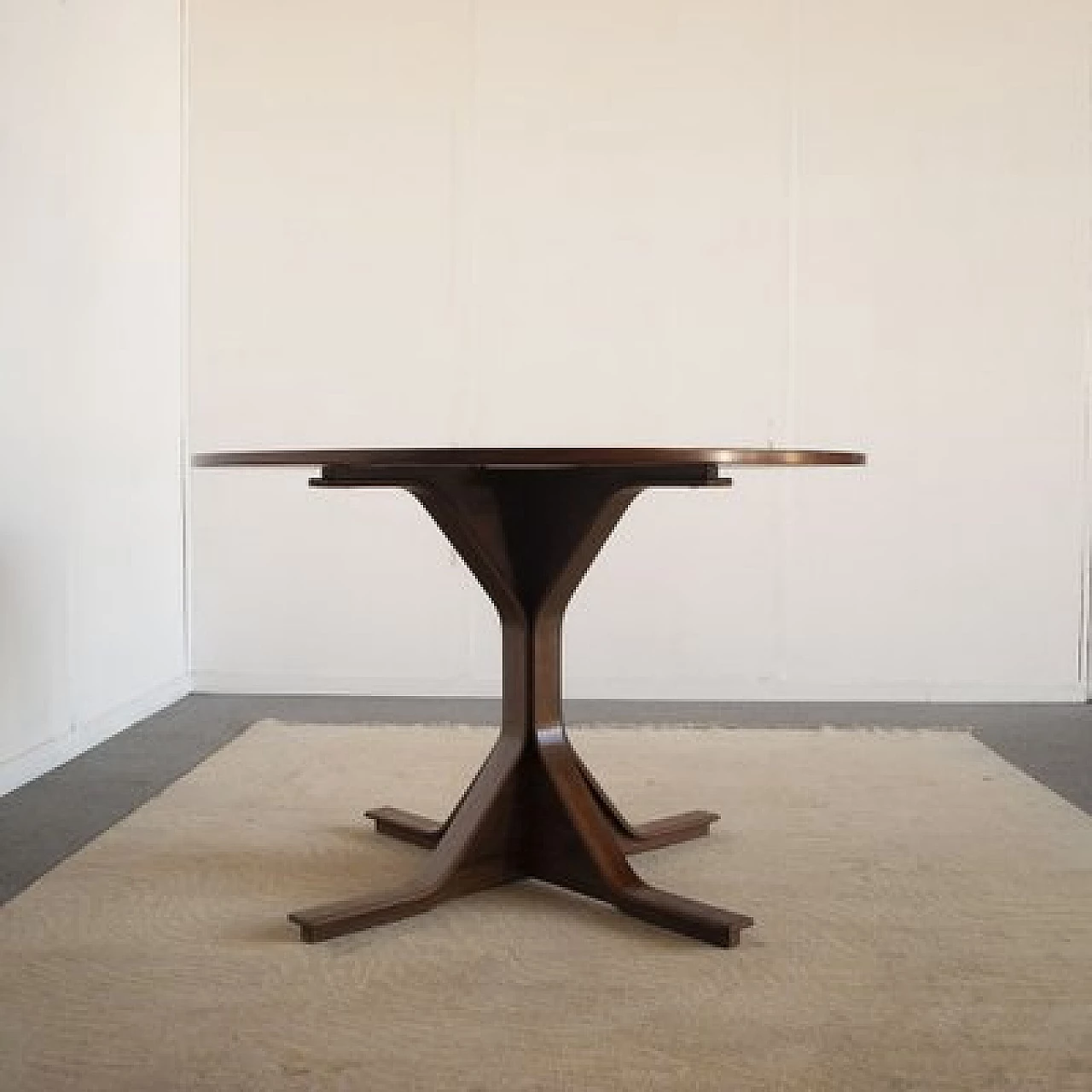 Rosewood round table 522 by Gianfranco Frattini for Bernini, 1960s 4