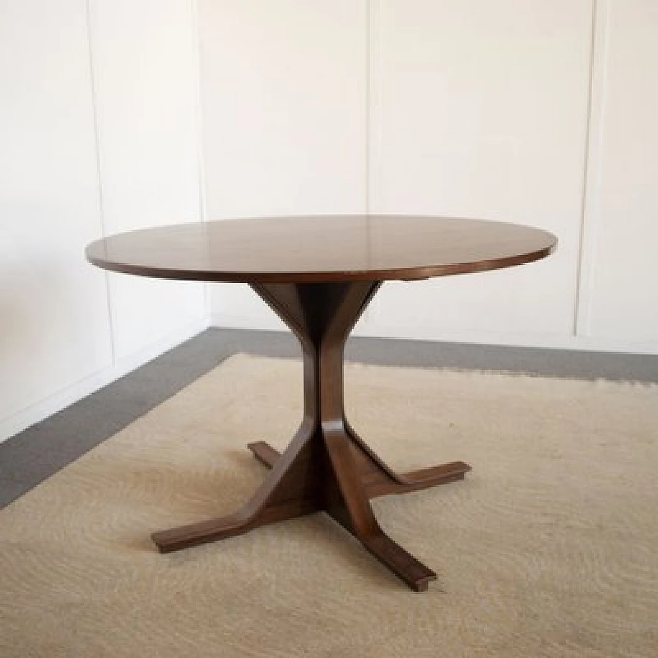 Rosewood round table 522 by Gianfranco Frattini for Bernini, 1960s 5