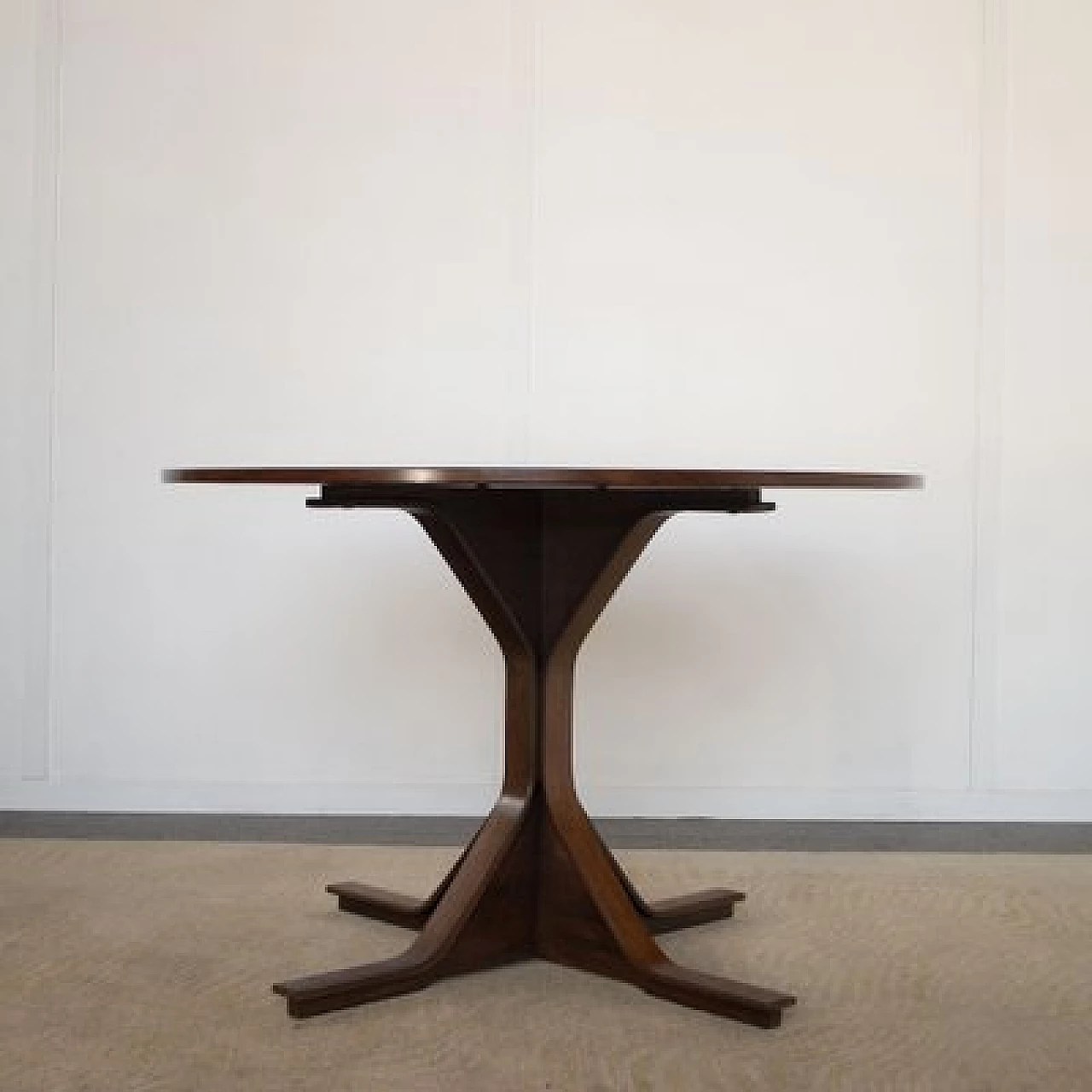 Rosewood round table 522 by Gianfranco Frattini for Bernini, 1960s 7