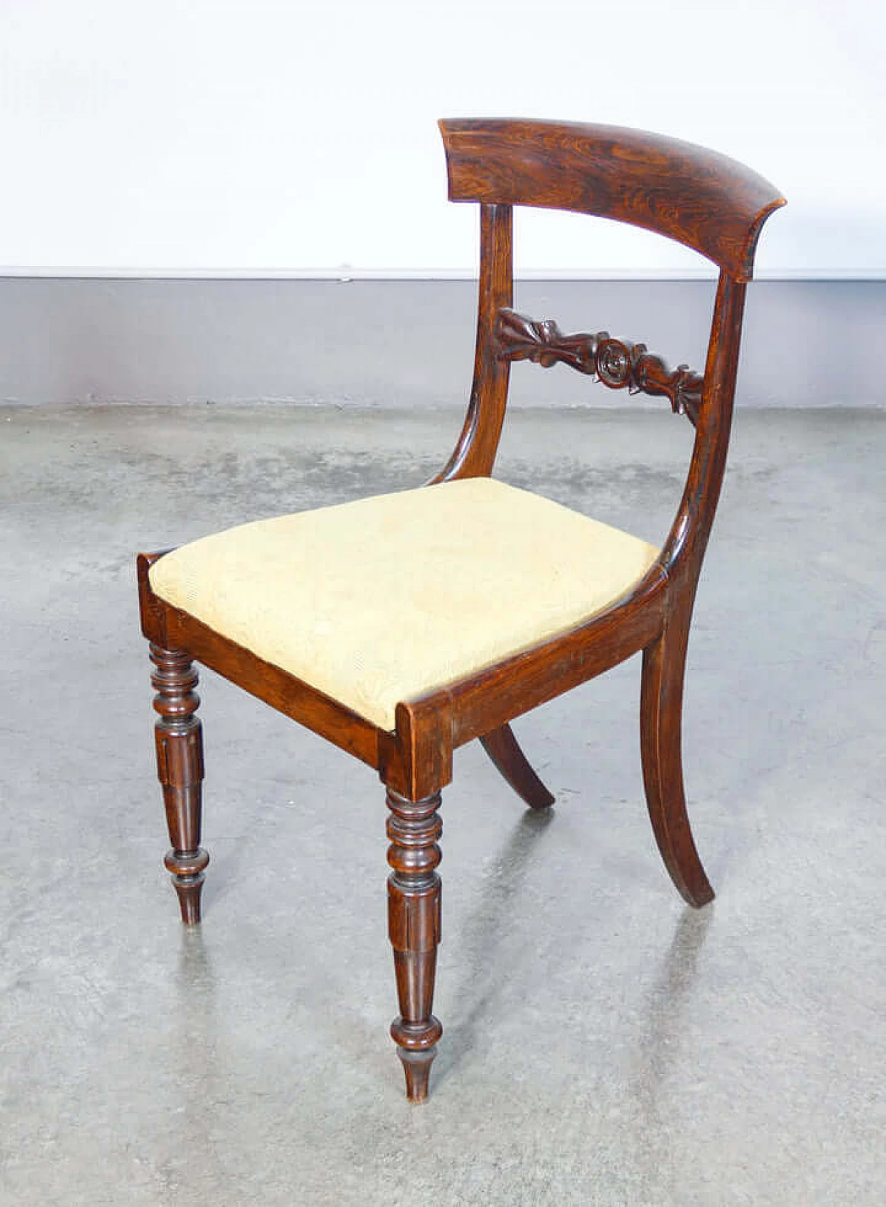 8 Directoire chairs in solid beech and fabric, early 19th century 10