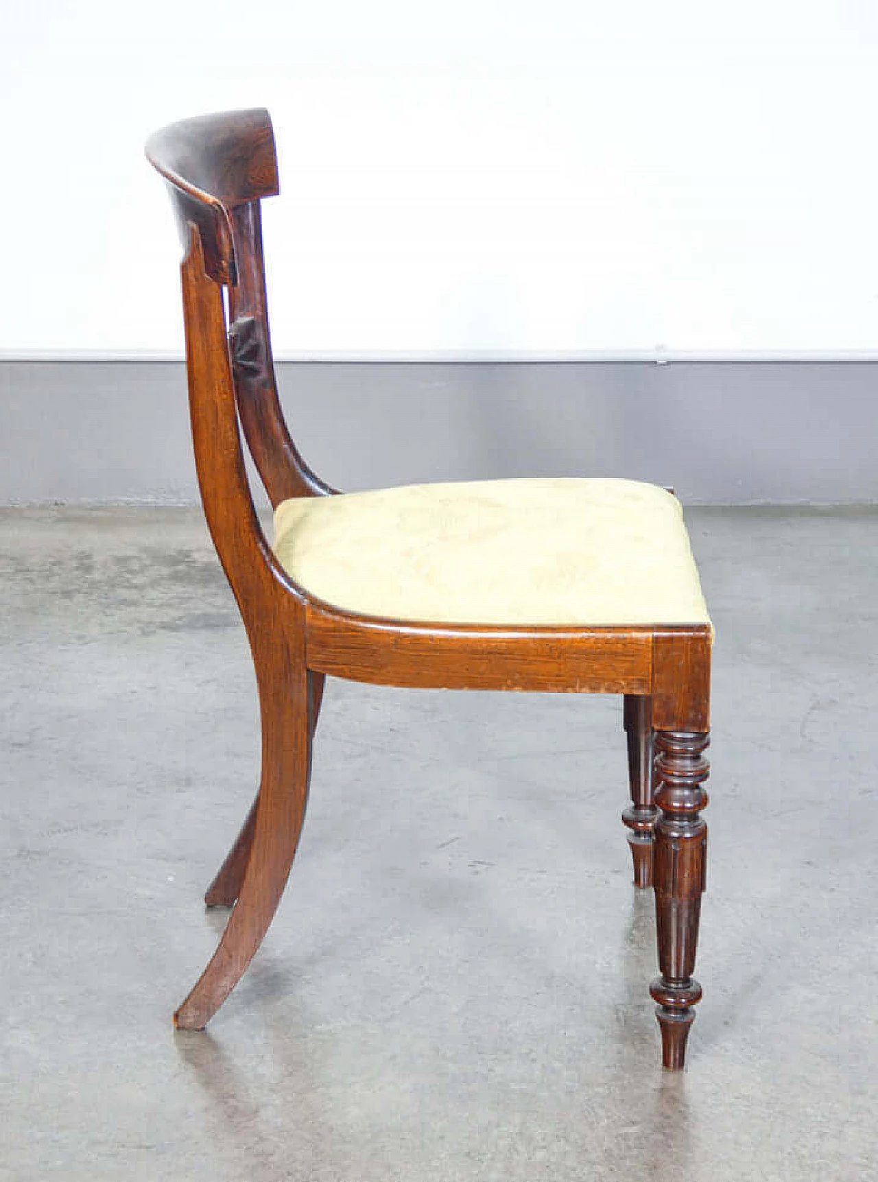 8 Directoire chairs in solid beech and fabric, early 19th century 12
