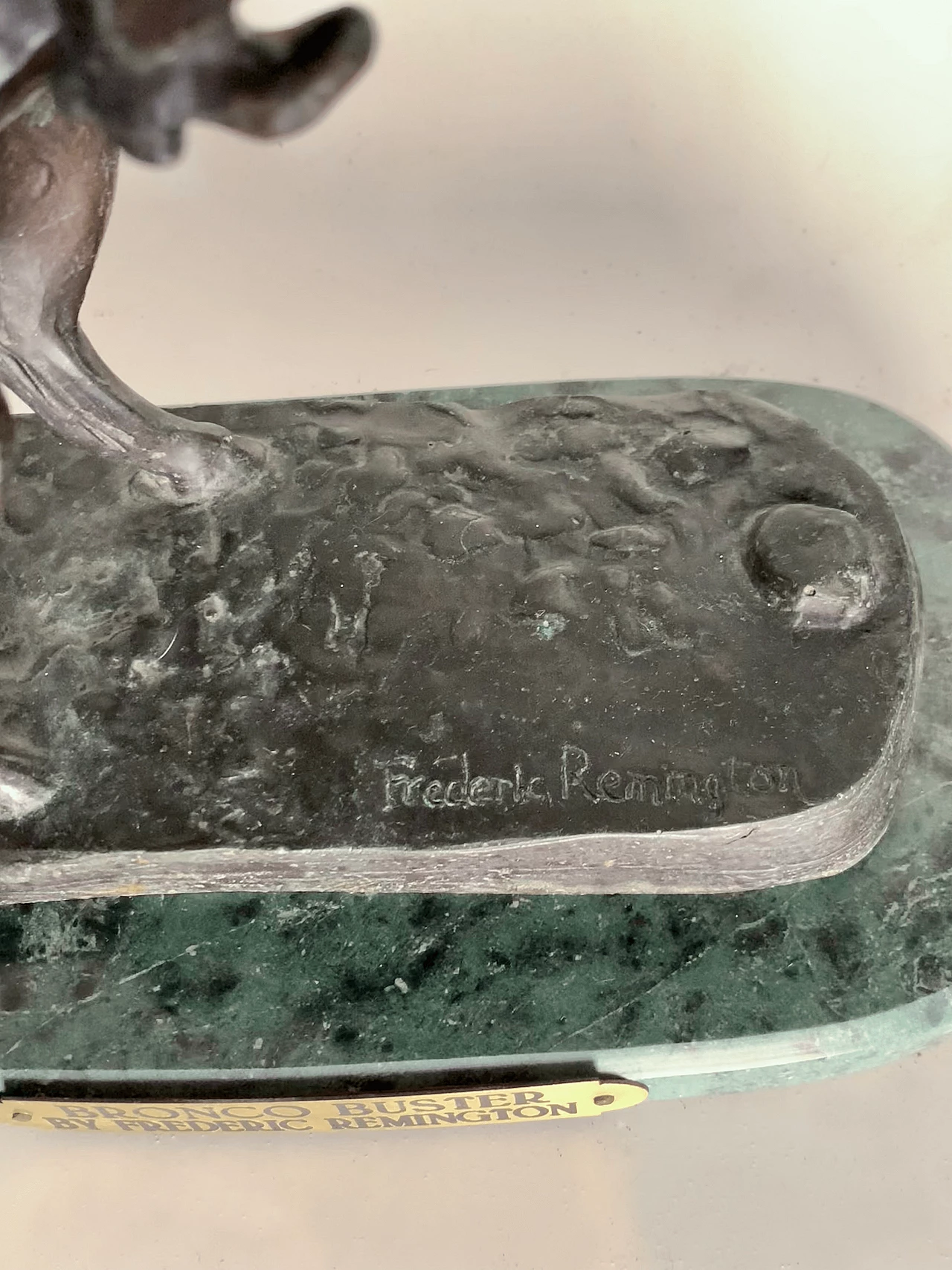 Frederic Remington, Bronco Buster, scultura in bronzo 6