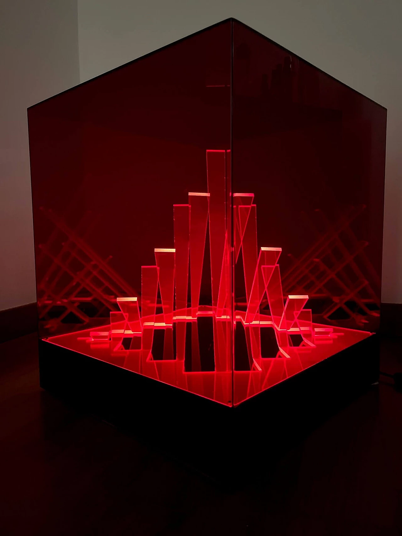 Lampada da terra Cubo di Teo di James Rivière per il Centro Ricerche Arte Industria Lissone, anni '60 1