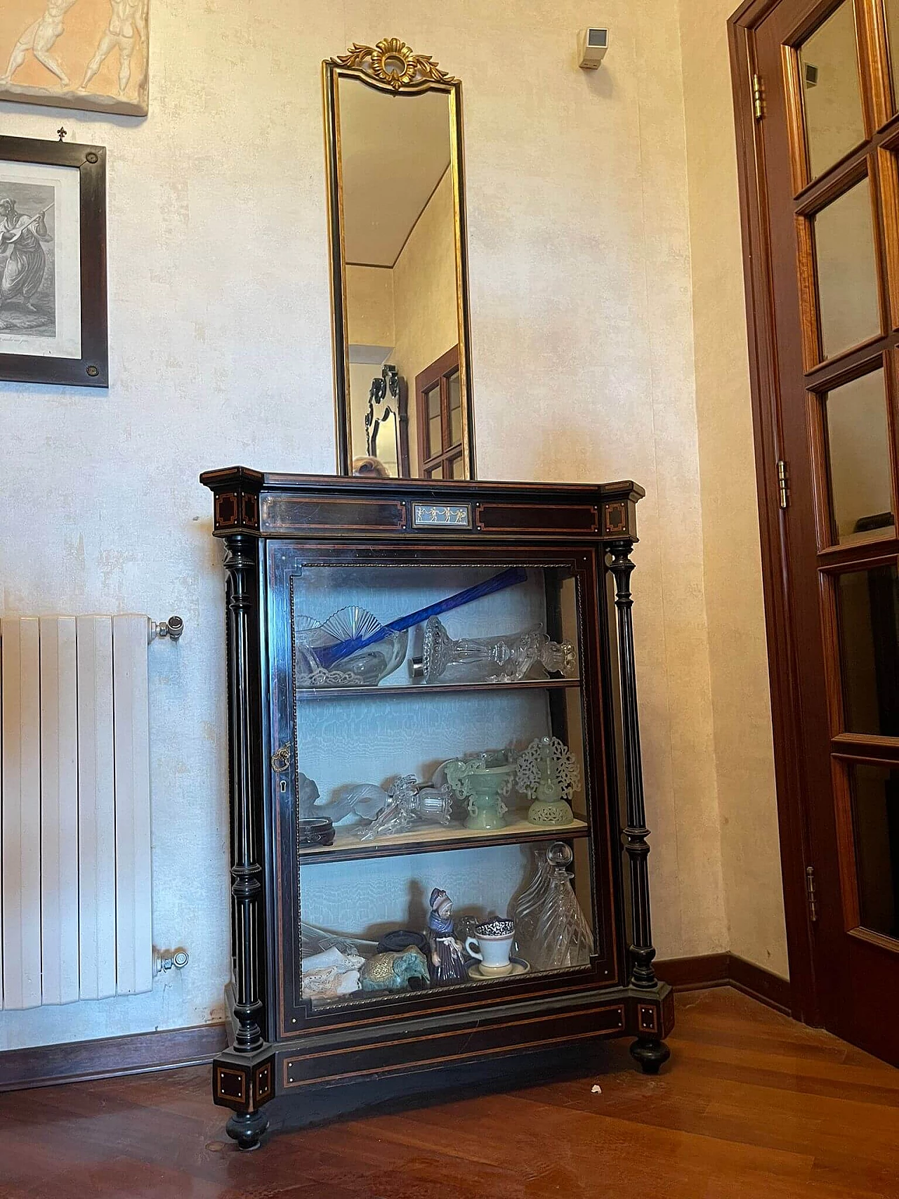 Victorian ebonised and inlaid showcase, 19th century 5