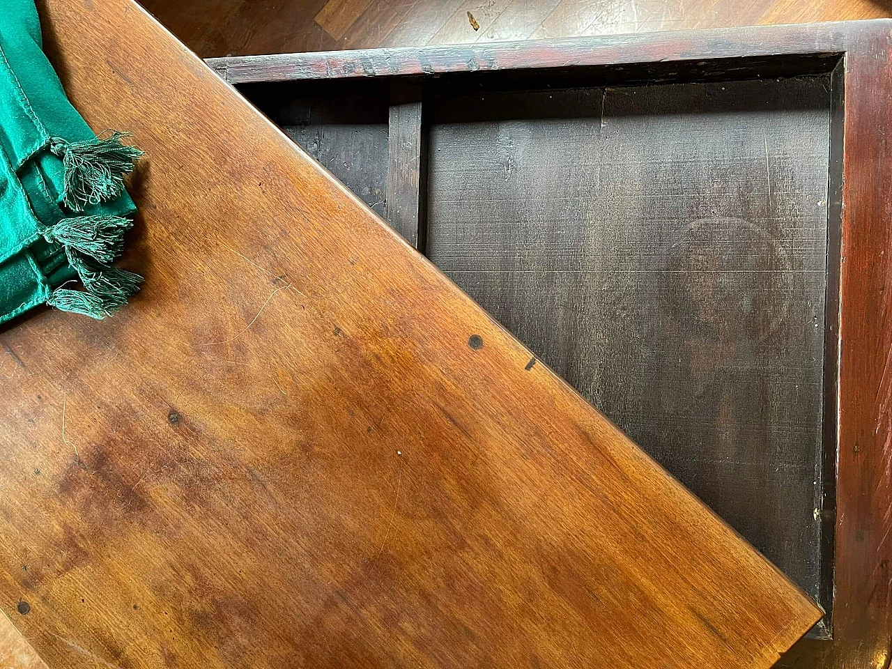 Tavolo Guglielmo IV in mogano con piano girevole e scomparti, '800 3