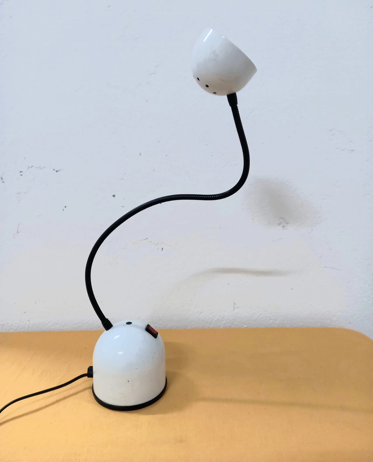 Coppia di lampade da tavolo snodabili in metallo verniciato, anni '80 5