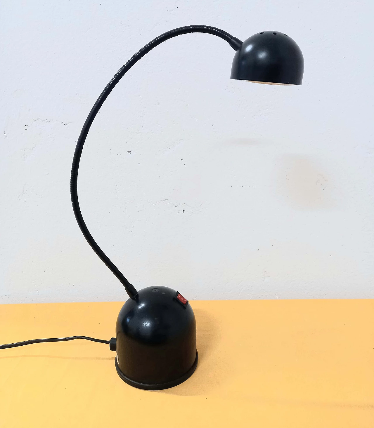 Coppia di lampade da tavolo snodabili in metallo verniciato, anni '80 7