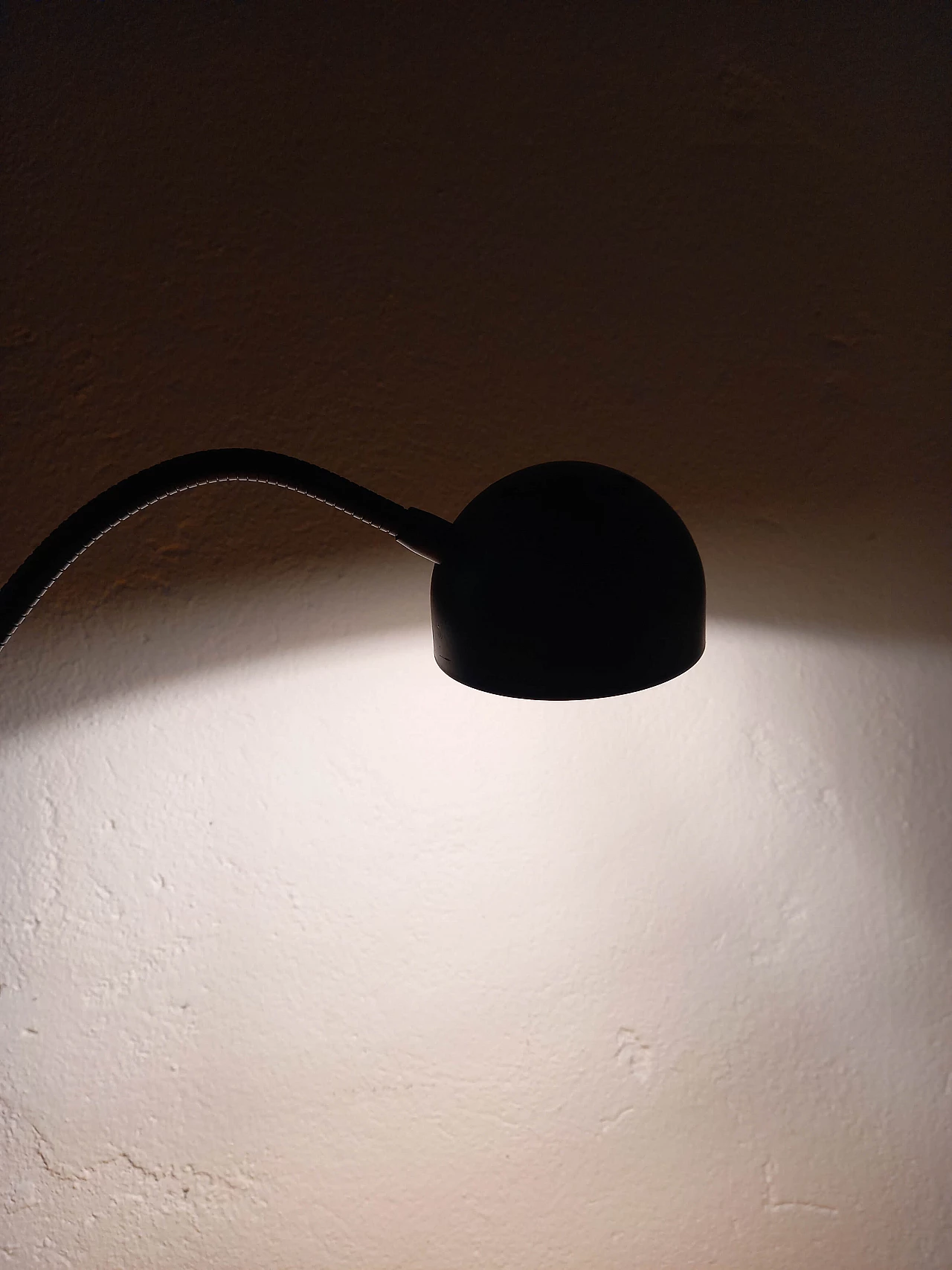 Coppia di lampade da tavolo snodabili in metallo verniciato, anni '80 8