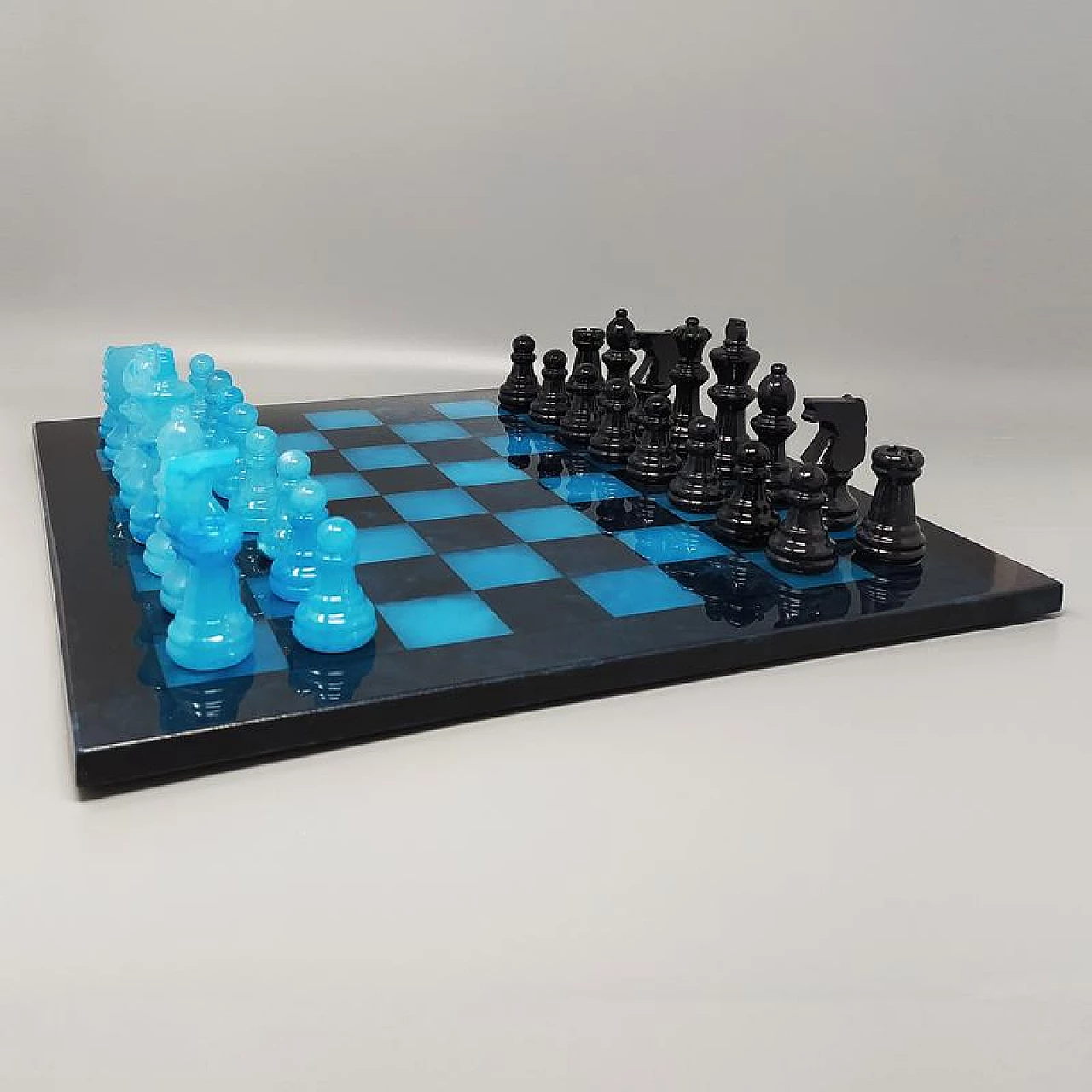 Chess in handmade blue and black Volterra alabaster, 1970s 2