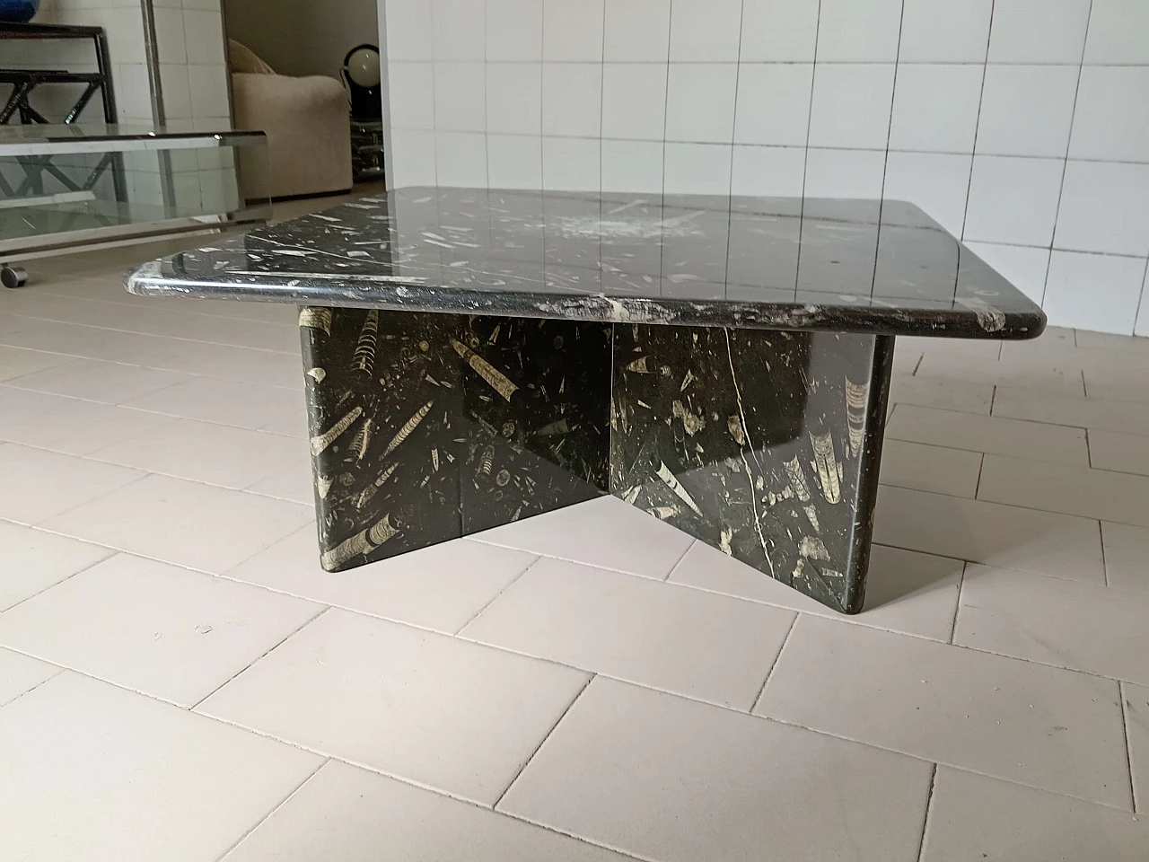 Fossil Black marble coffee table, 1980s 1
