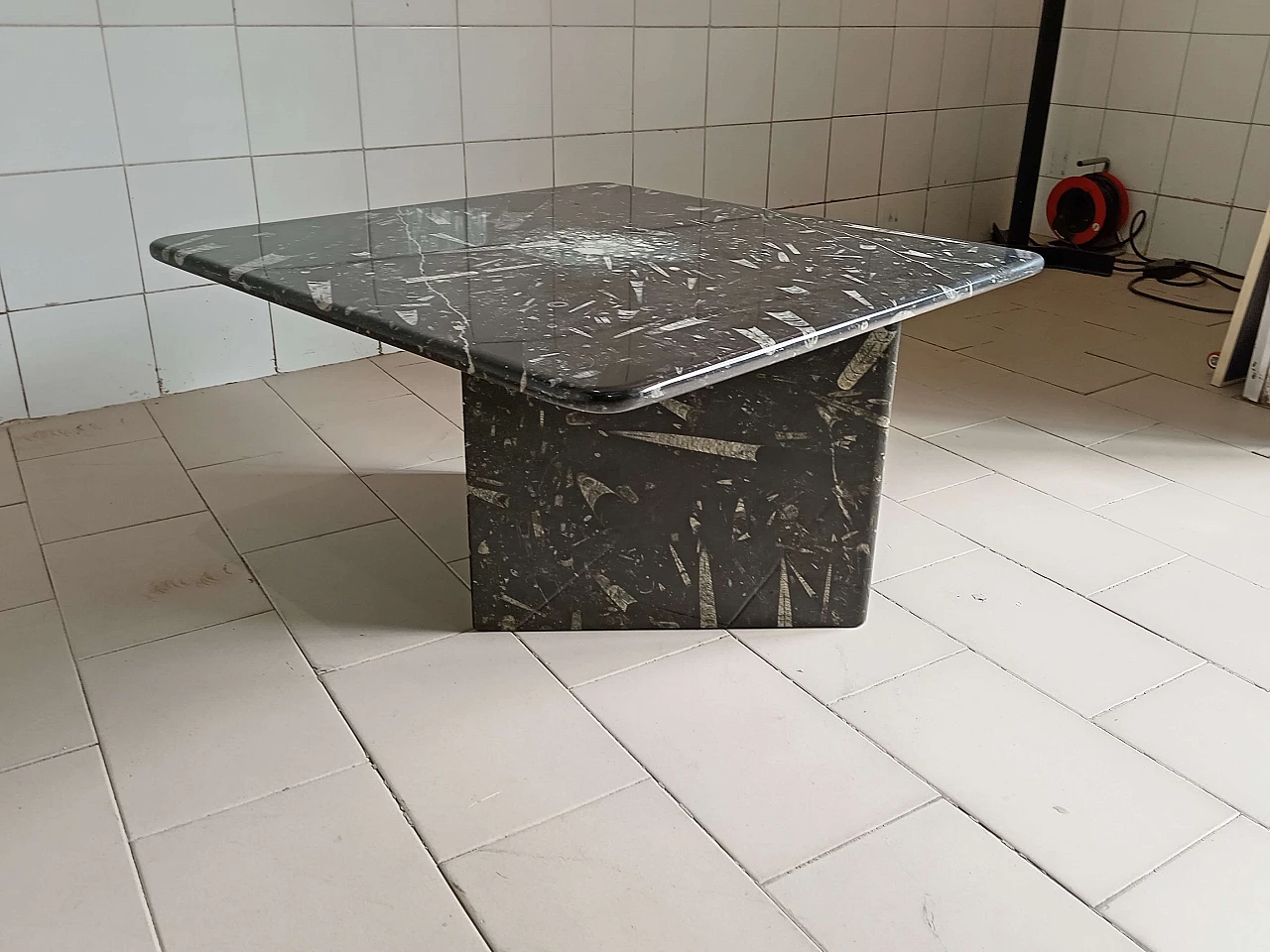 Fossil Black marble coffee table, 1980s 2