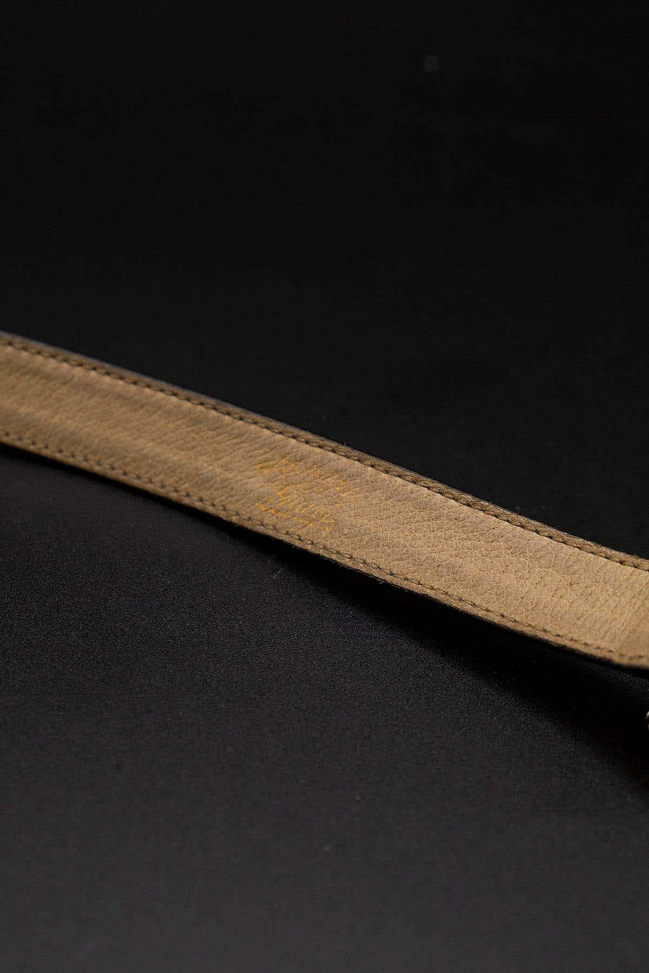 Cintura in pelle con fibbia in metallo dorato di Gucci, anni '80 3