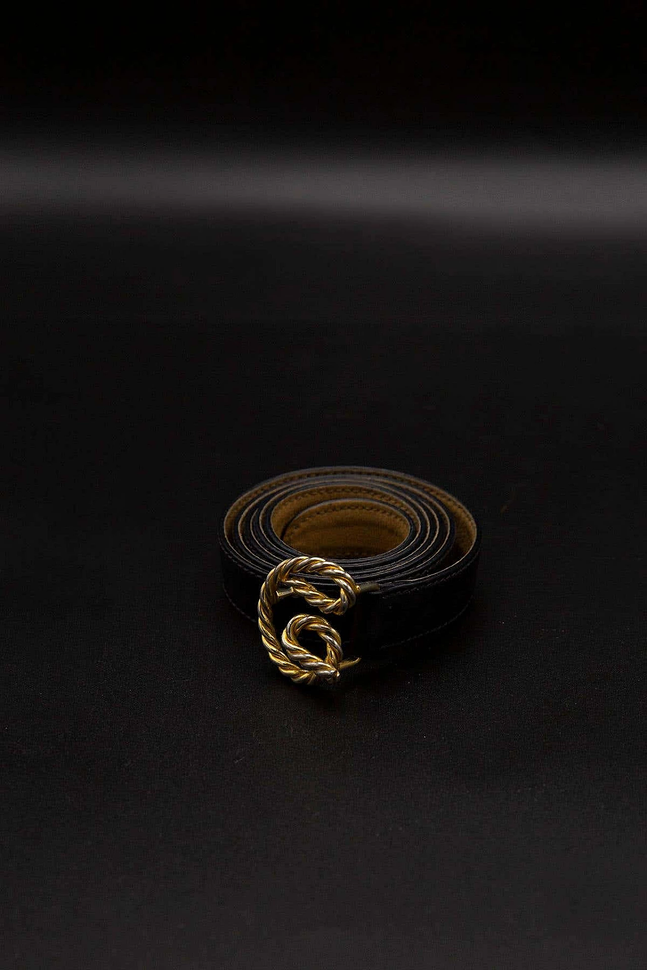 Cintura in pelle con fibbia in metallo dorato di Gucci, anni '80 4
